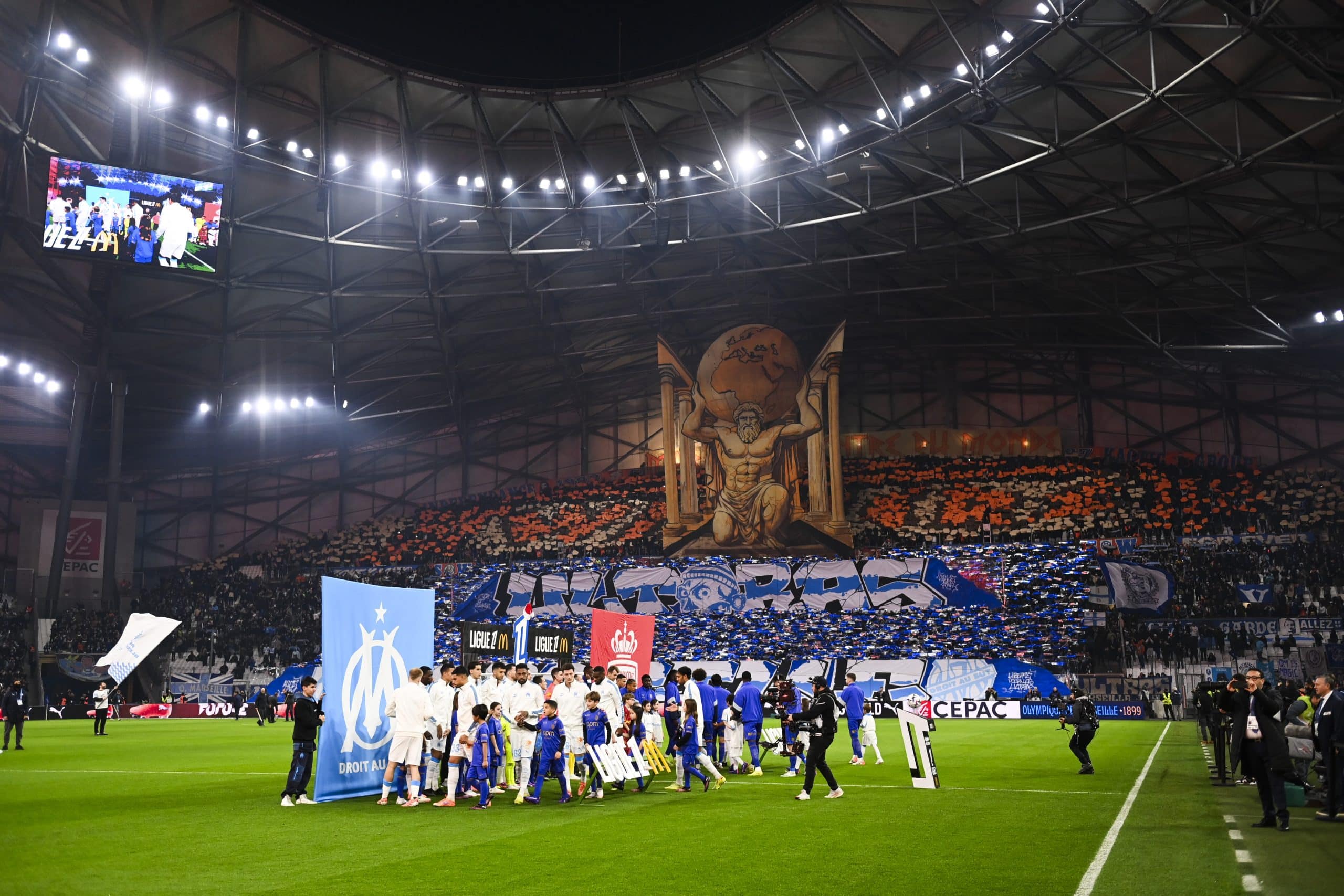 Le tifo du virage Sud du Vélodrome à l'entrée des joueurs pour OM-Monaco.