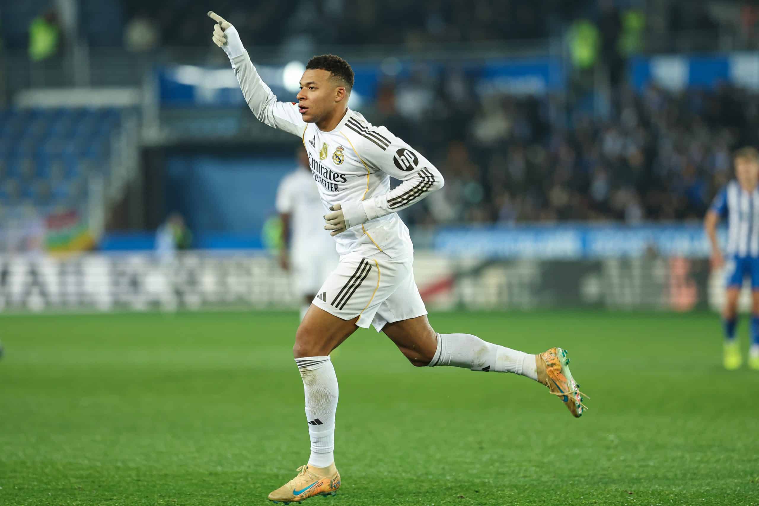 La joie de Kylian Mbappé après un but avec le Real Madrid contre Alavés.