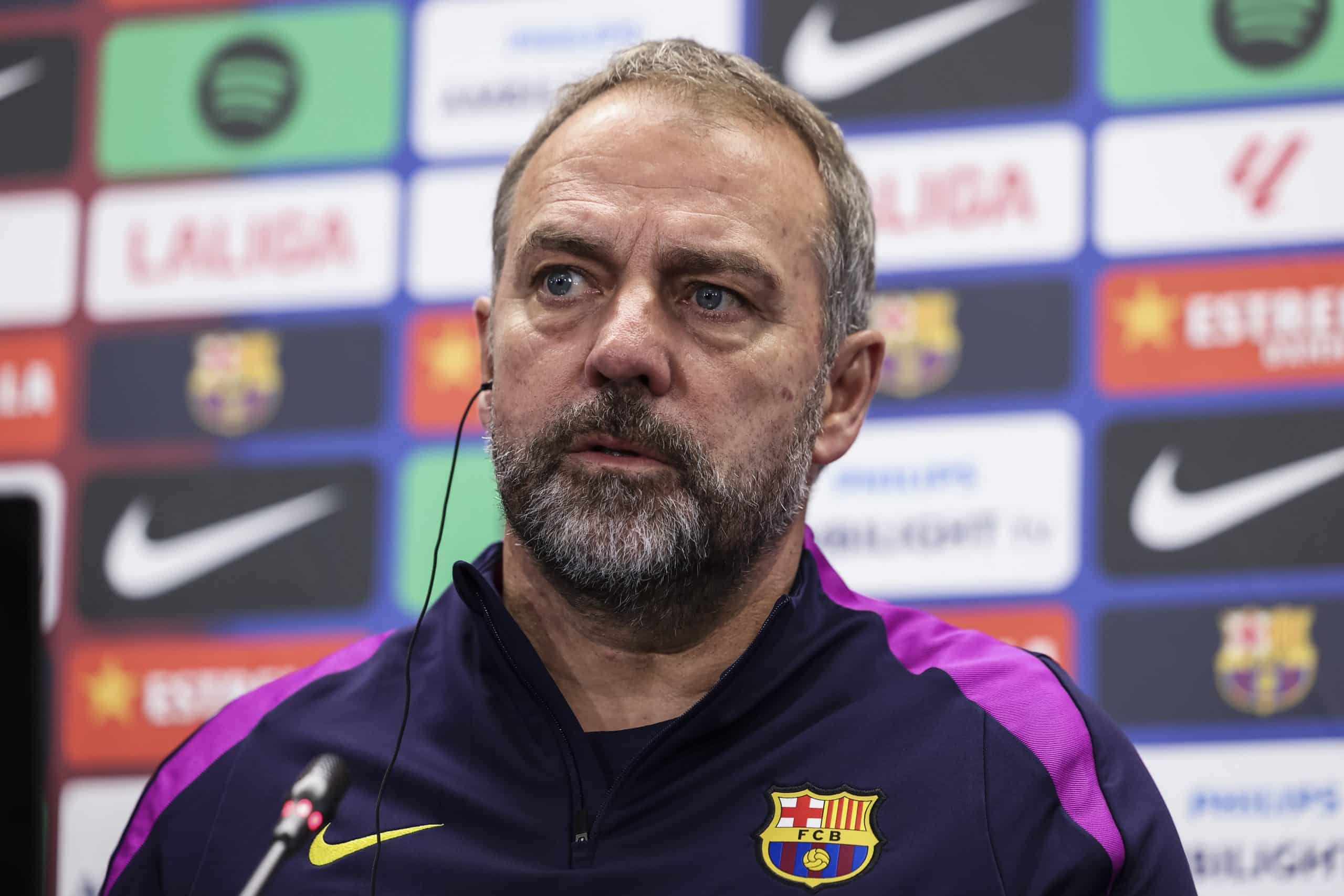 L'entraîneur du FC Barcelone, Hansi Flick, en conférence de presse.