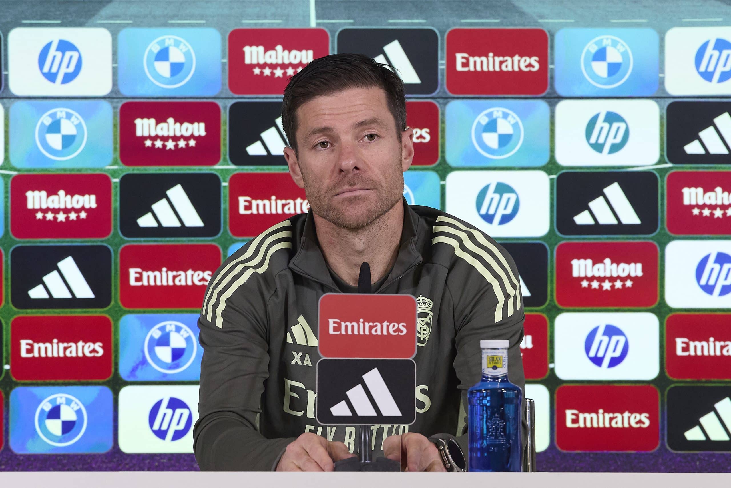 L'entraîneur du Real Madrid, Xabi Alonso, en conférence de presse.