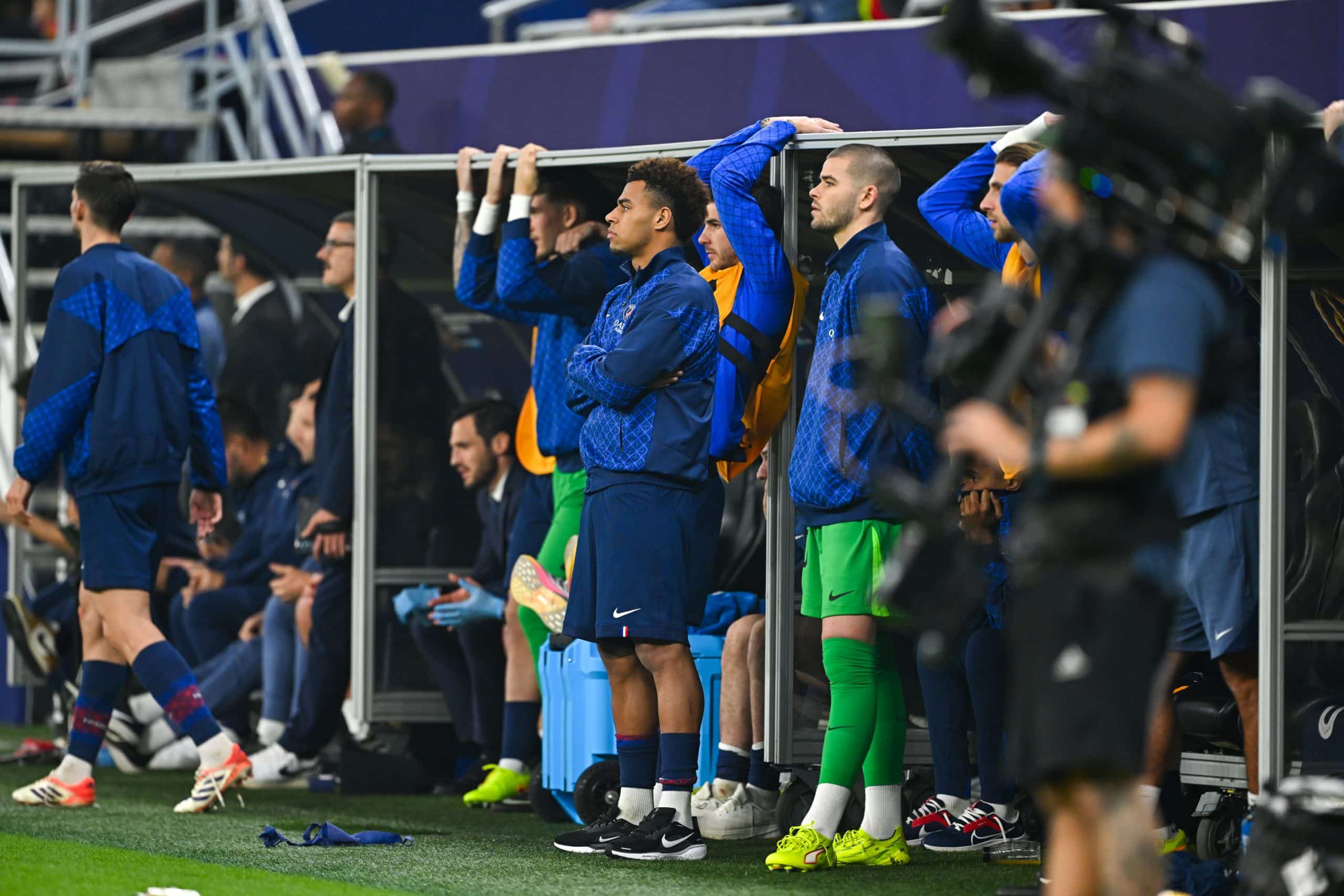 Lucas Chevalier assistant à la séance de tirs au but lors de PSG-Flamengo.