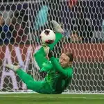 PSG : Luis Enrique explique comment Safonov s&rsquo;est blessé et fait de lui un Super Héros !