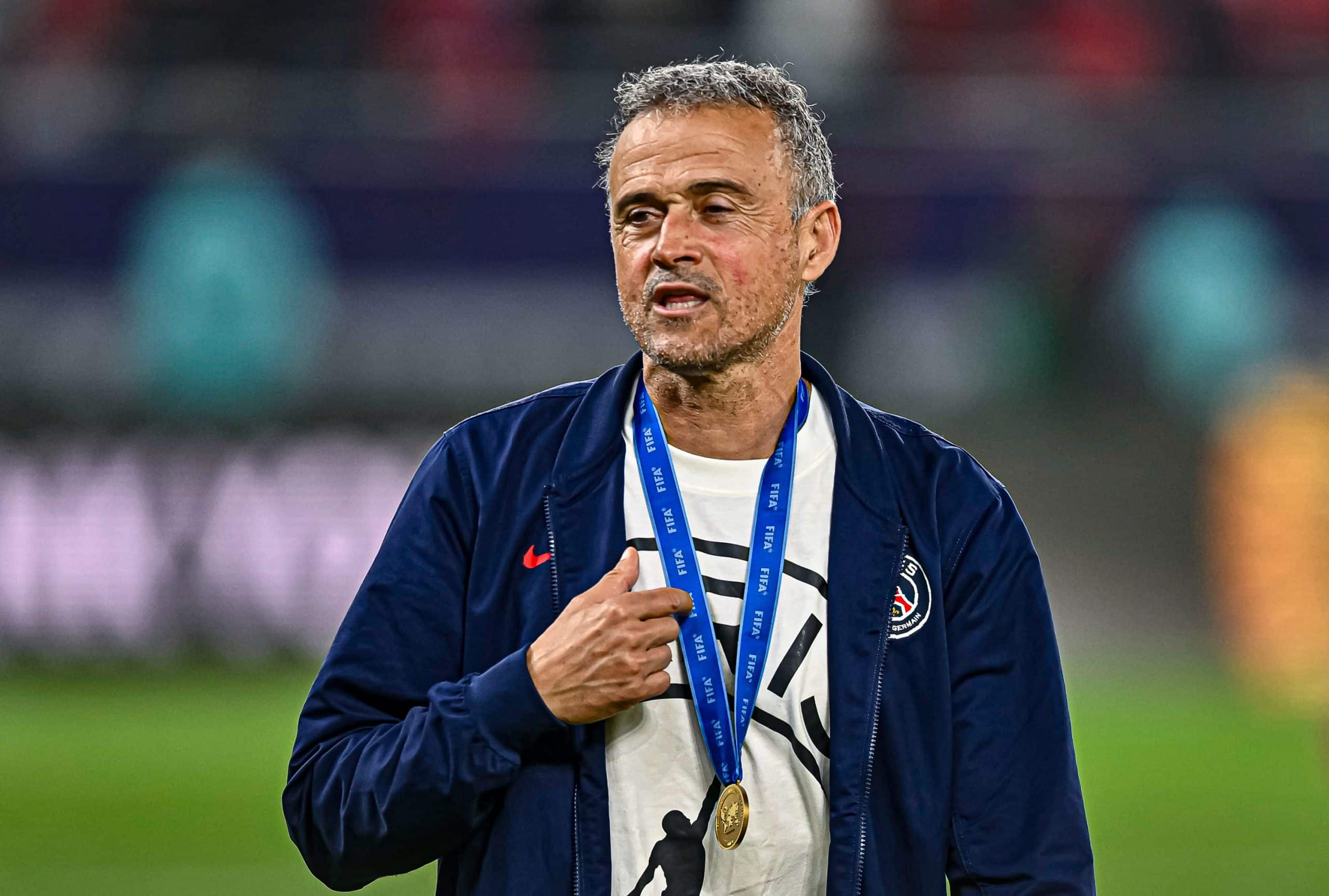 Luis Enrique avec la médaille du vainqueur de la Coupe Intercontinentale autour du cou.