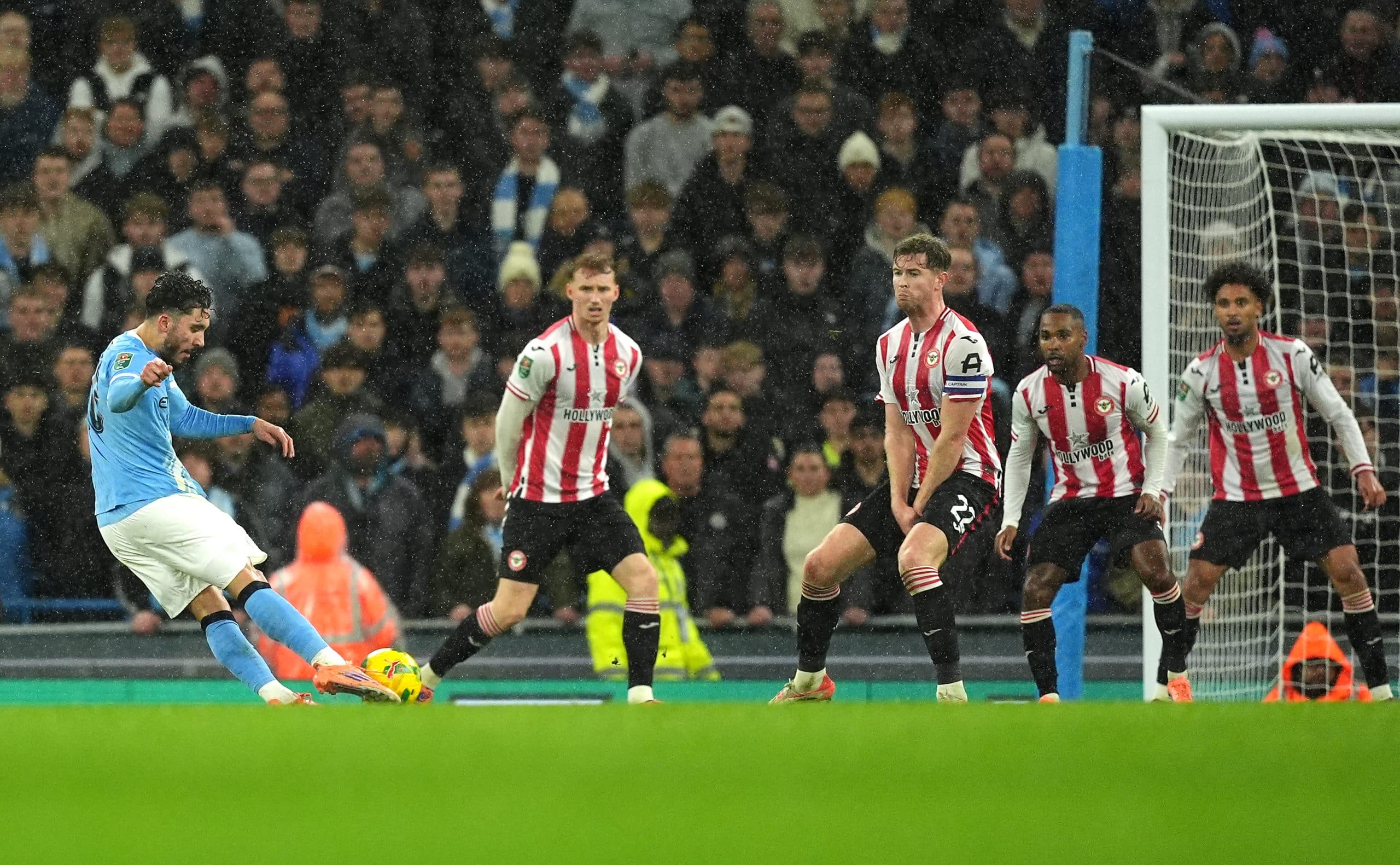 Le but de Rayan Cherki face à Brentford en League Cup.
