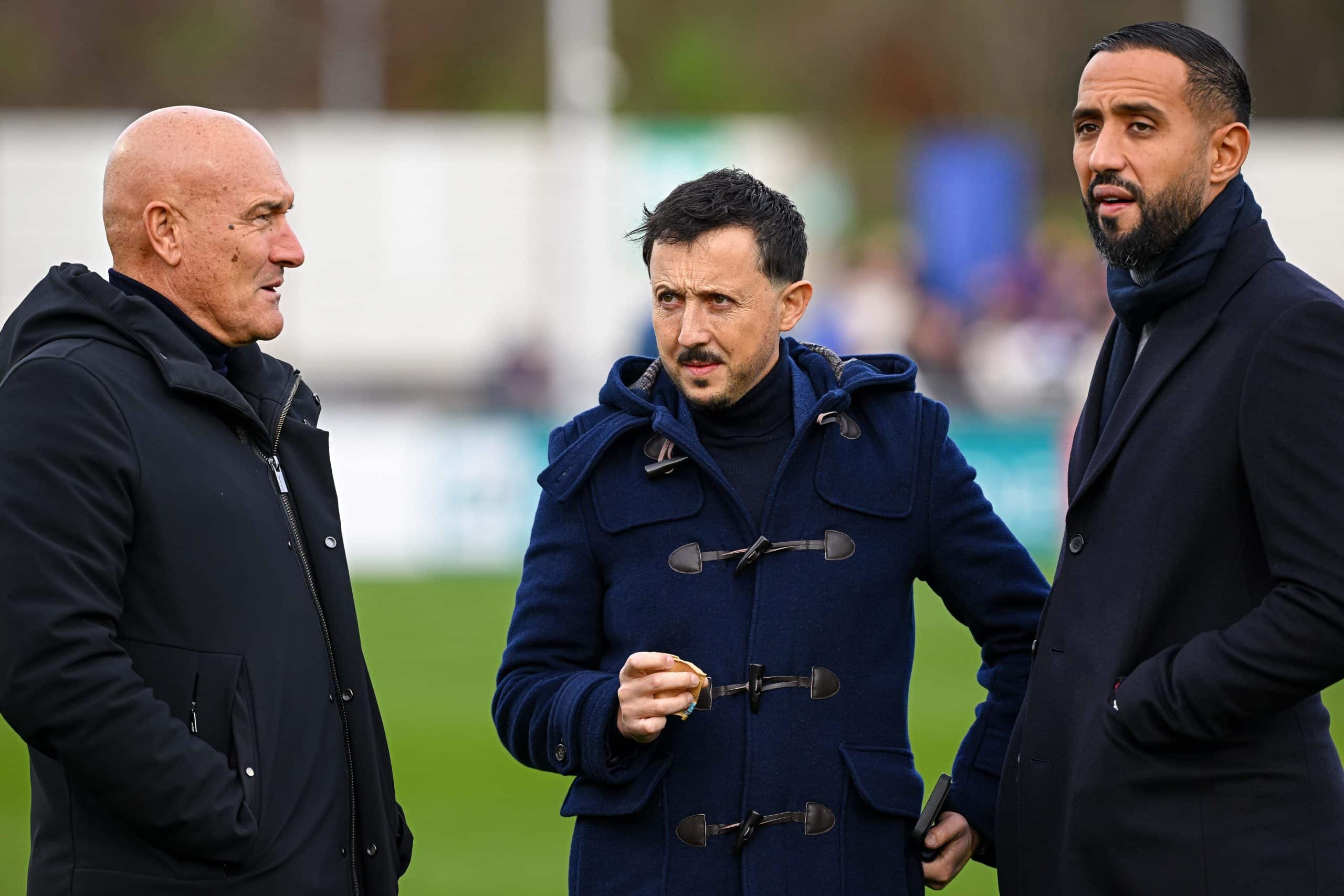 Les dirigeants de l'OM Giovanni Rossi, Pablo Longoria et Medhi Benatia en discussion.