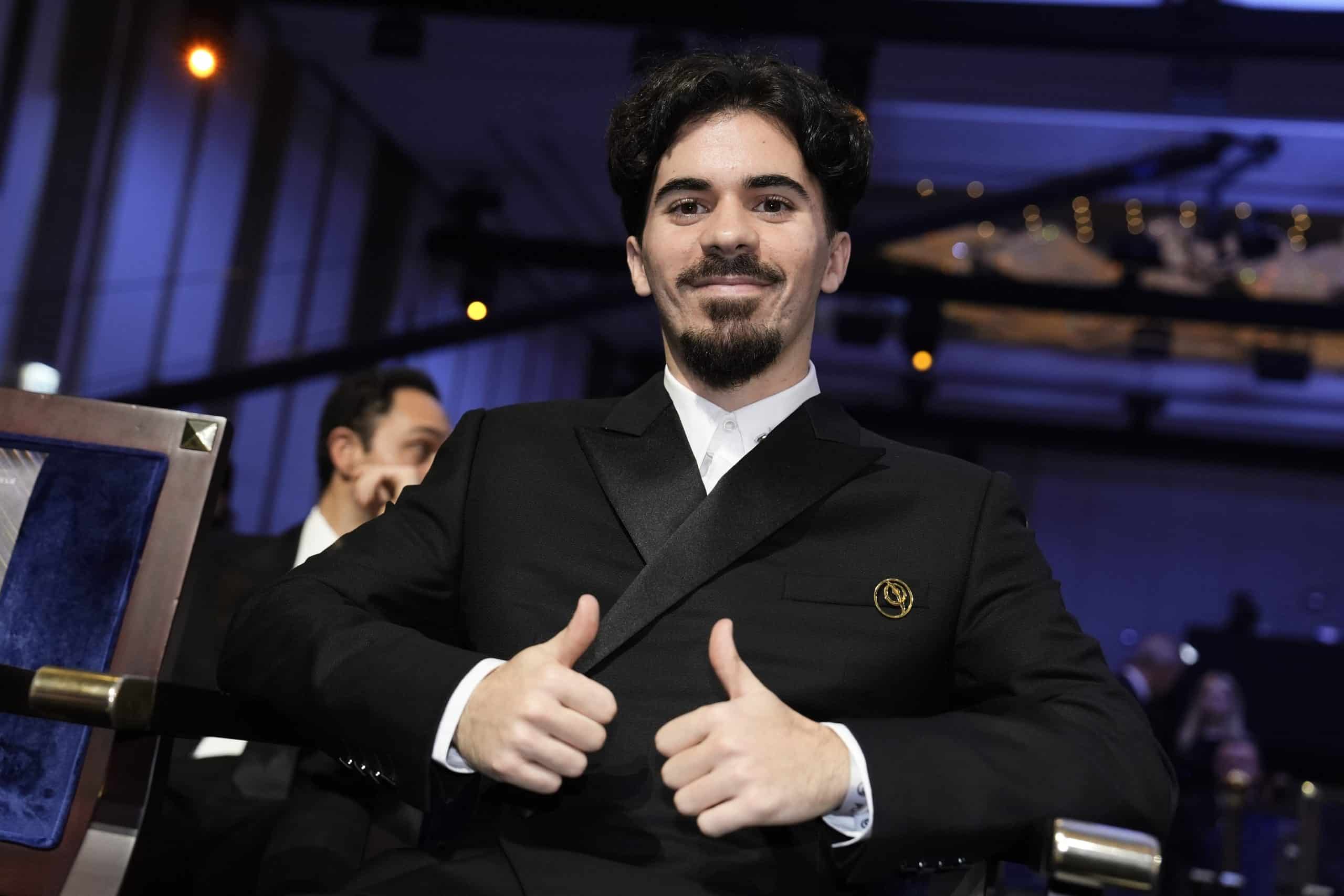 Le milieu du PSG Vitinha aux Globe Soccer Awards.