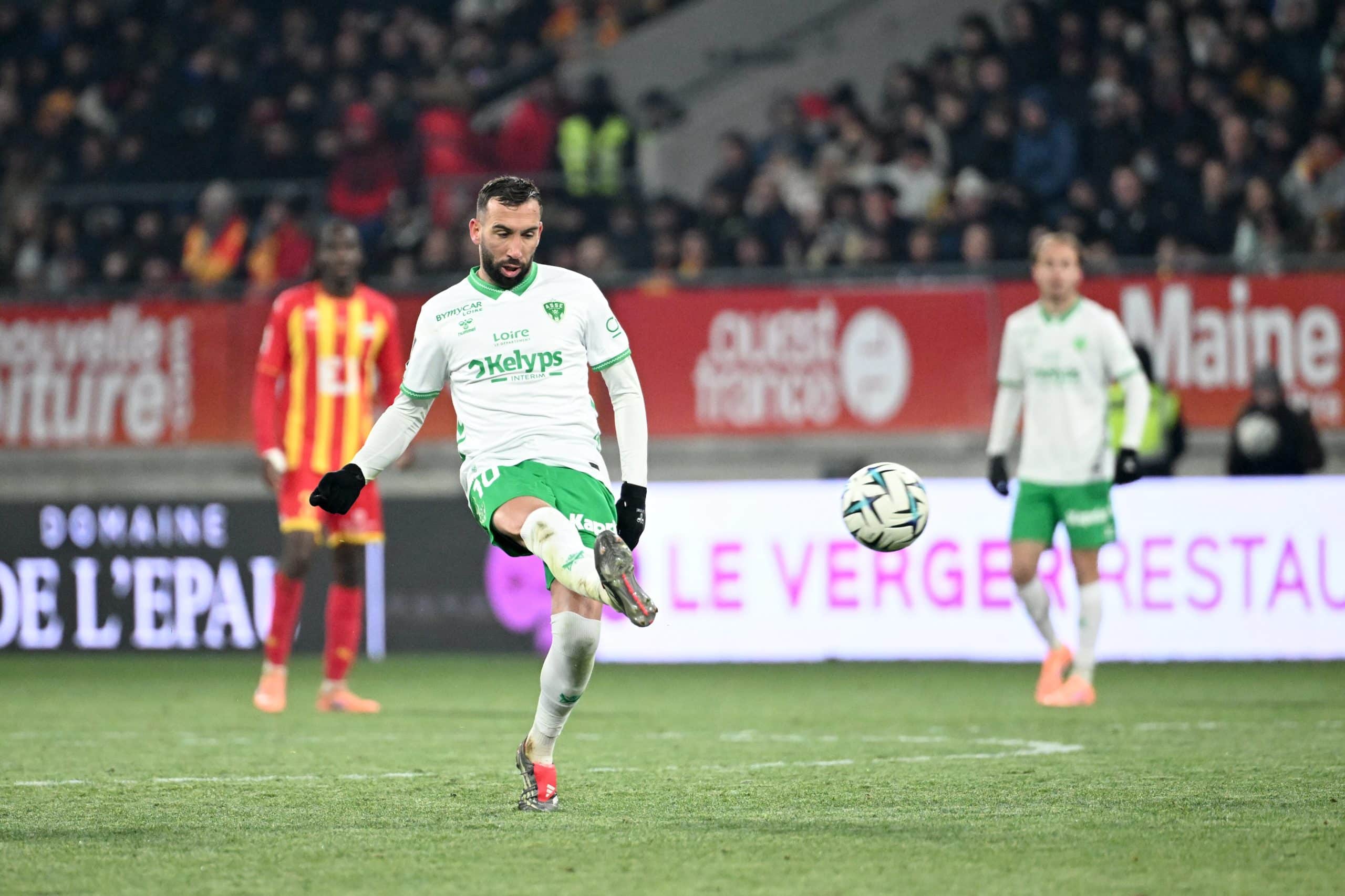 Florian Tardieu relançant le ballon lors de Le Mans-ASSE.