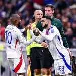 OL : Lacazette ou Mikautadze, qui aligner contre Nice ?