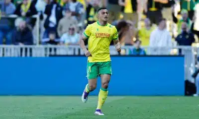 FC Nantes : un Canari s’affiche avec un maillot de l’OM et fait polémique !