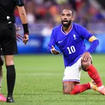 OL : Lacazette blessé en équipe de France, Lyon retient son souffle