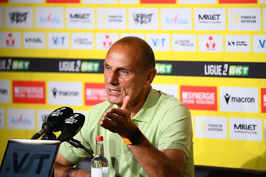 Michel Der Zakarian en conférence de presse