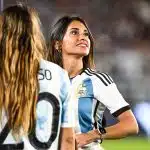 Antonella Roccuzzo, madame Messi, met le feu à la Toile avec un bikini affolant