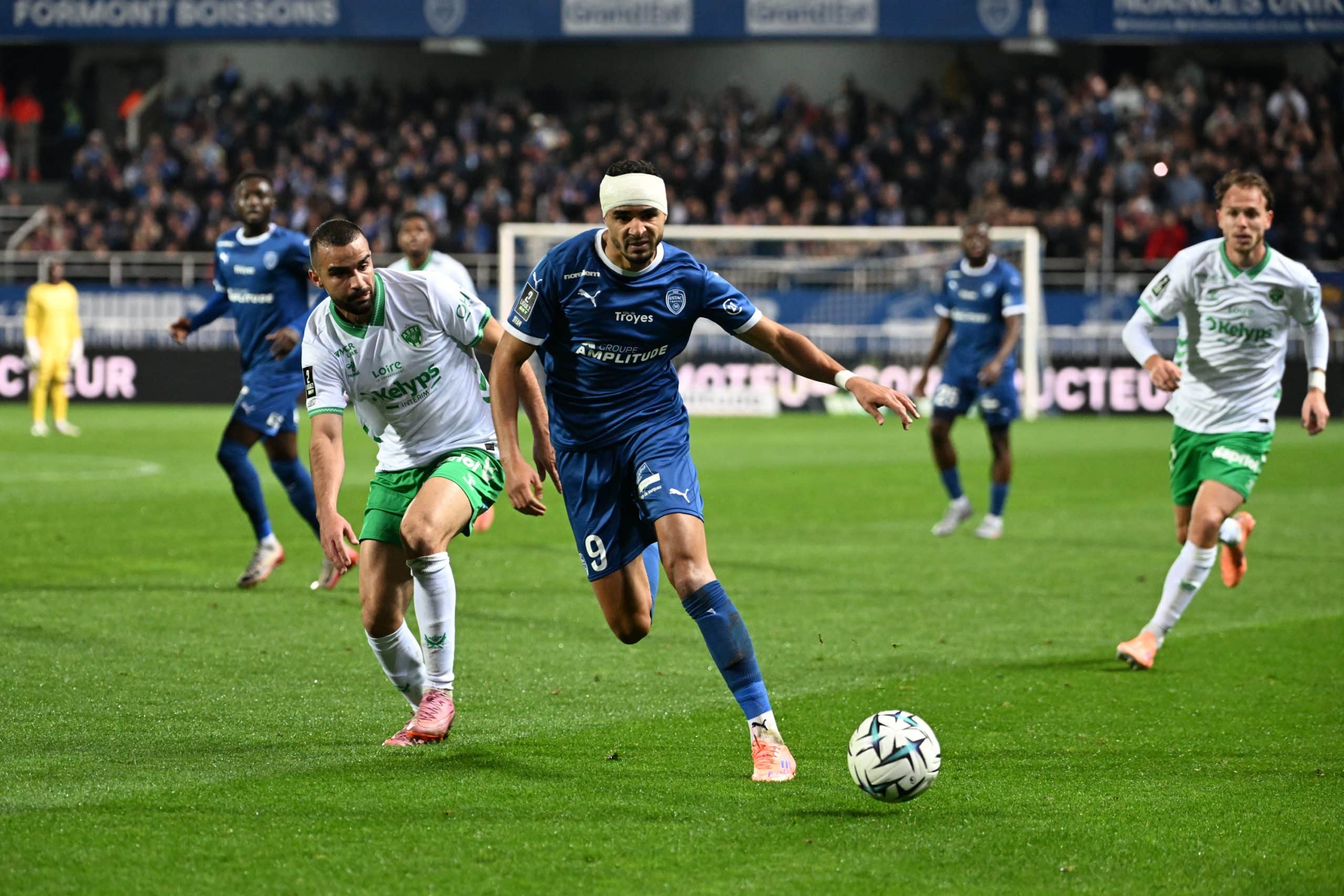 Mounaim El Idrissy lors du match aller entre Troyes et l'ASSE