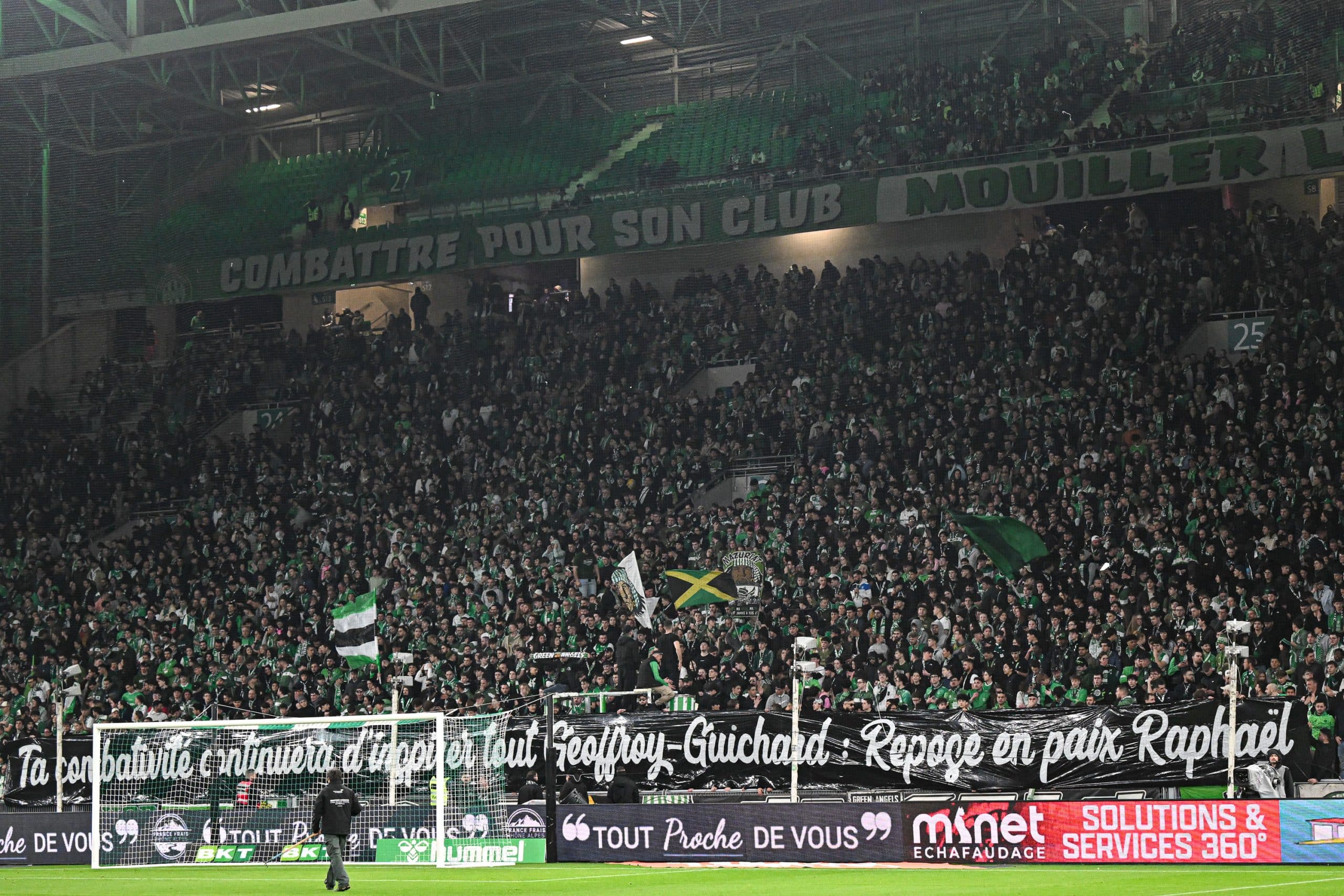 Les Green Angels lors du match face au Red Star.