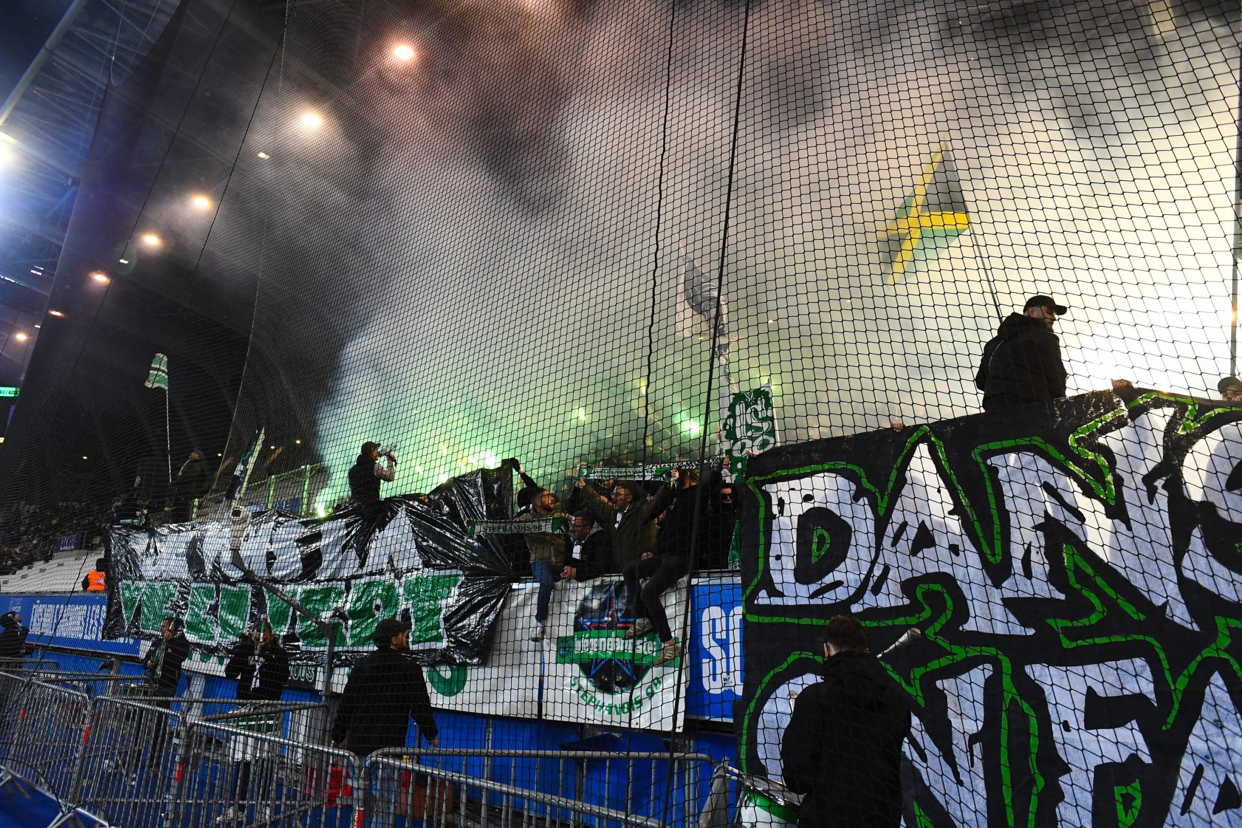 Les ultras de l'ASSE lors du match à Grenoble.
