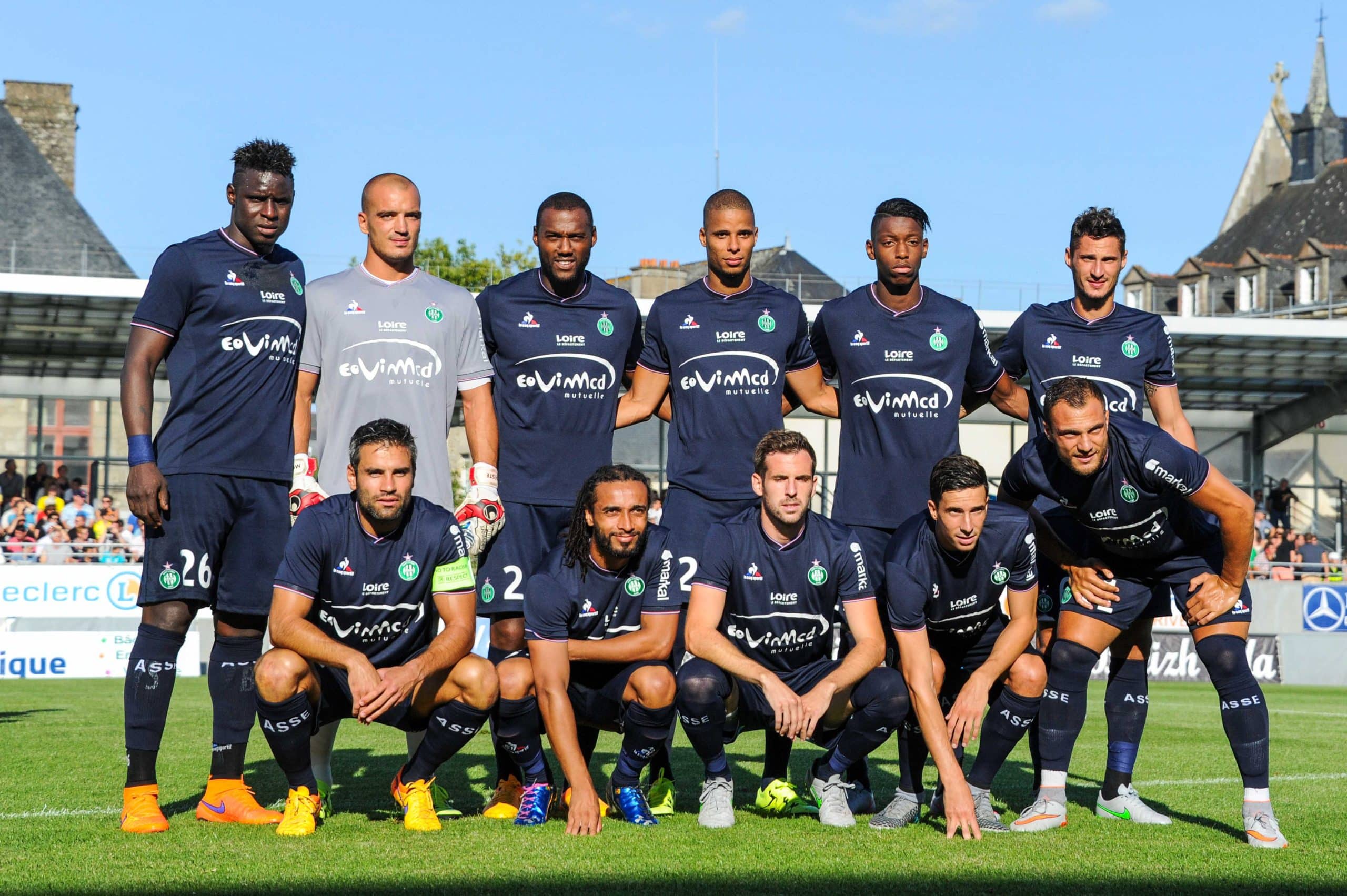 Yohan Mollo (accroupi tout à droite) lors d'un match de pré-saison avec l'ASSE à l'été 2015.