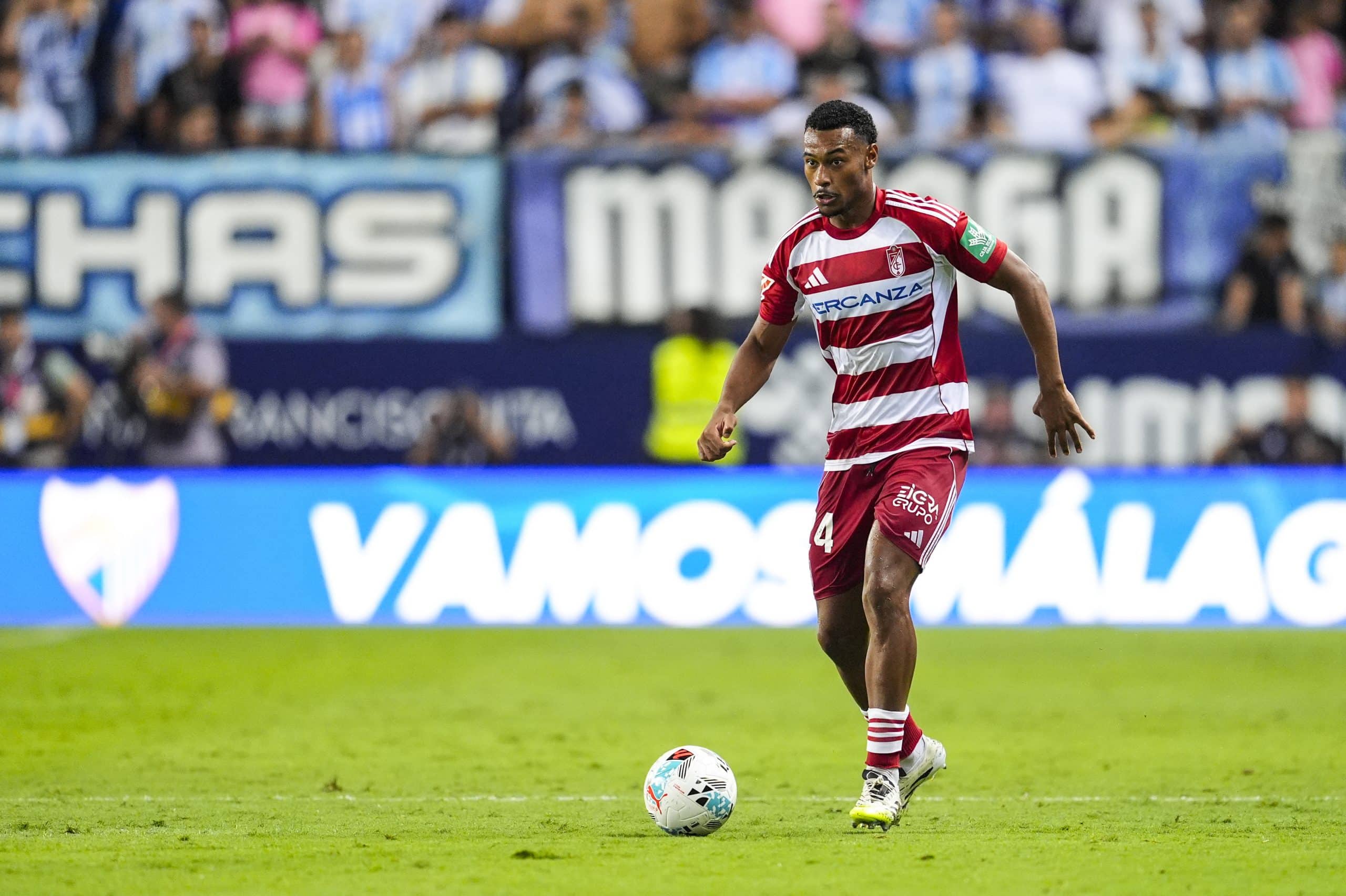 Loïc Williams en action lors du derby entre Malaga et Grenade.