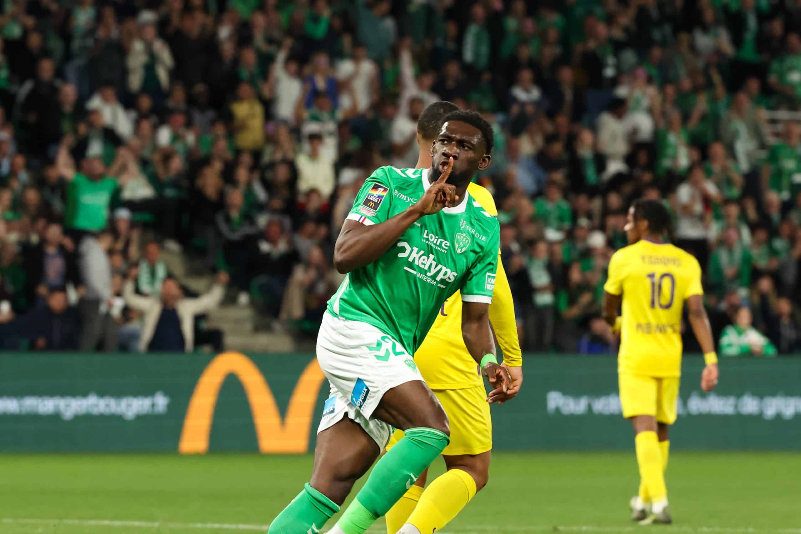 Dylan Batubinsika célébrant son but contre Toulouse la saison dernière.