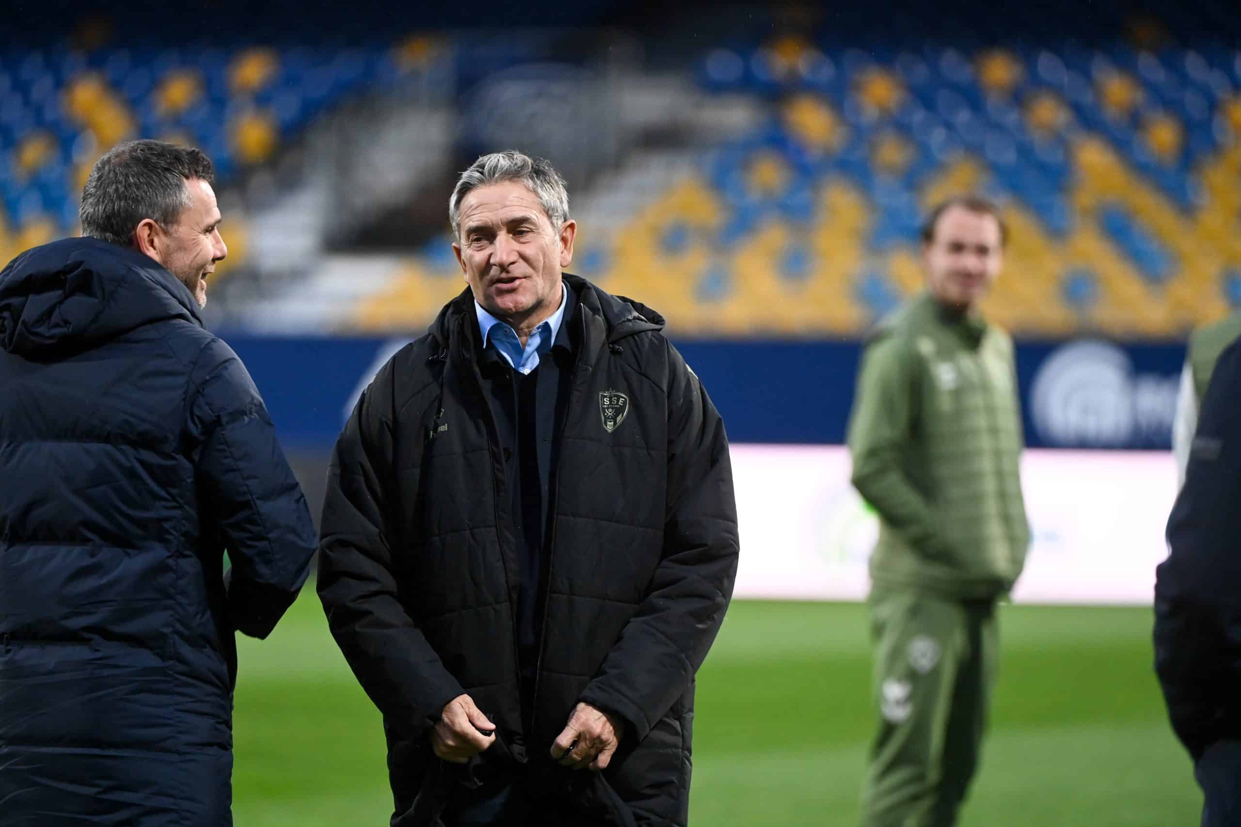 L'entraîneur de l'ASSE, Philippe Montanier, avant le match à Pau.