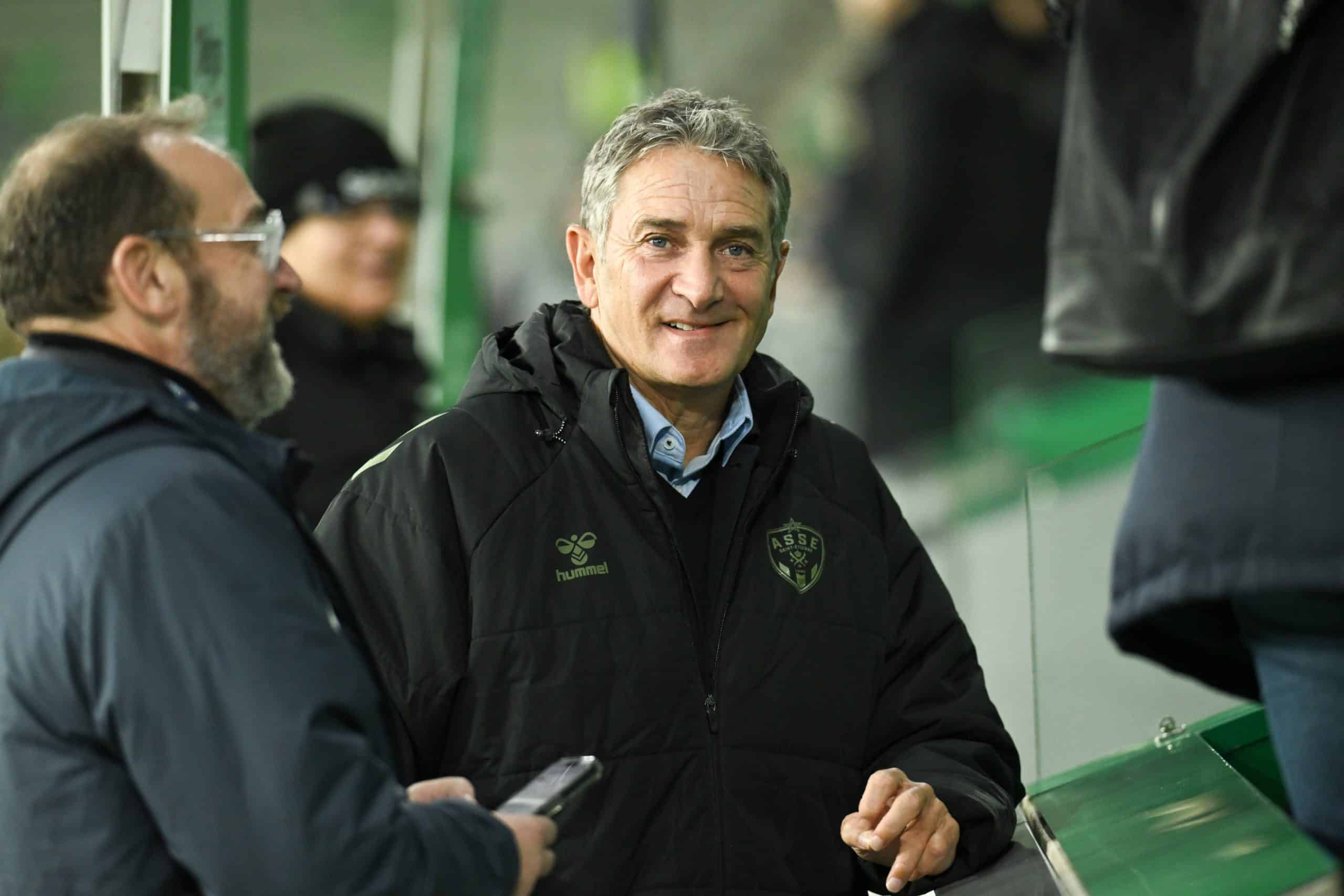 Philippe Montanier souriant avant le match de l'ASSE contre Montpellier.