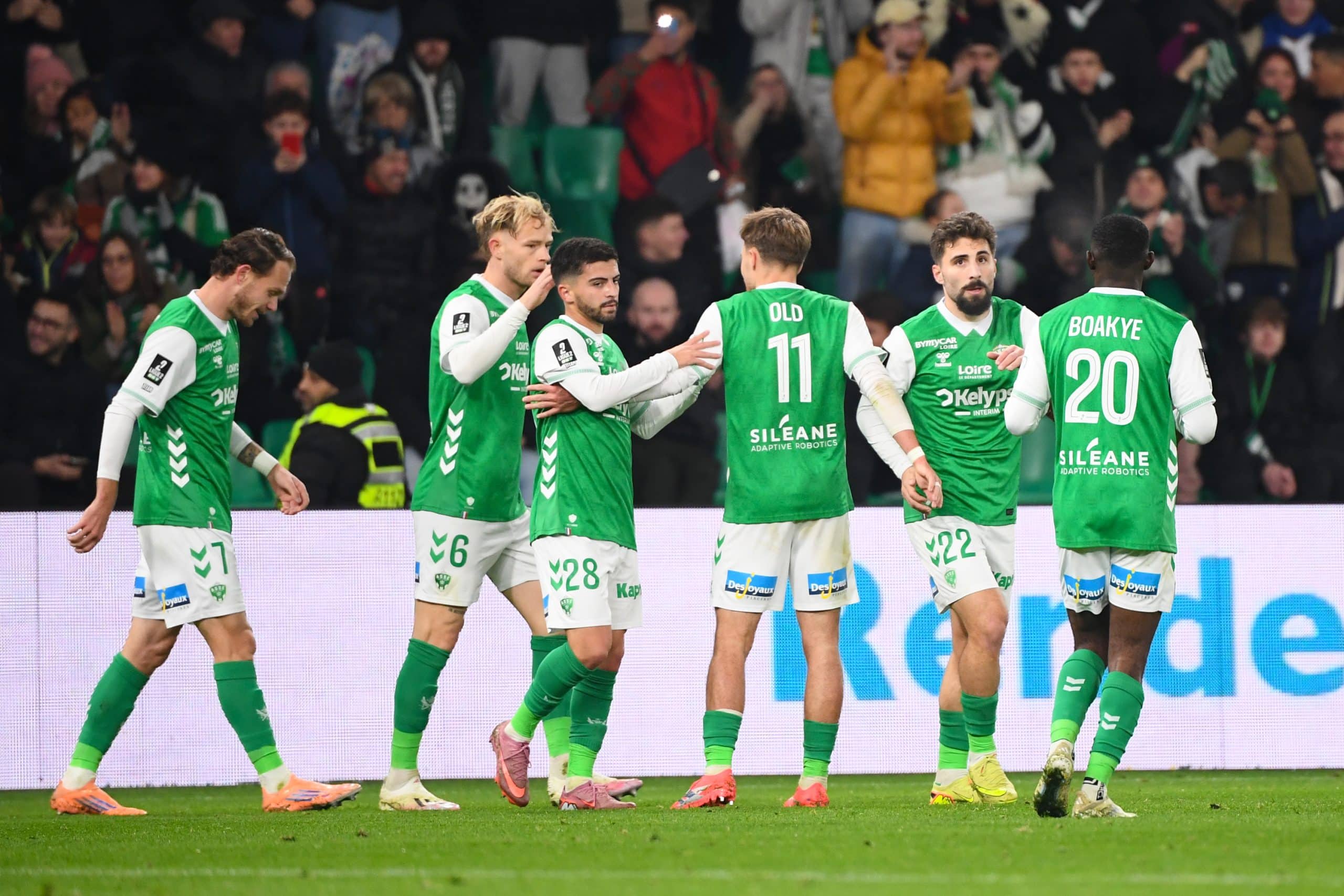 Irvin Cardona au milieu de ses partenaires après un but contre Bastia.