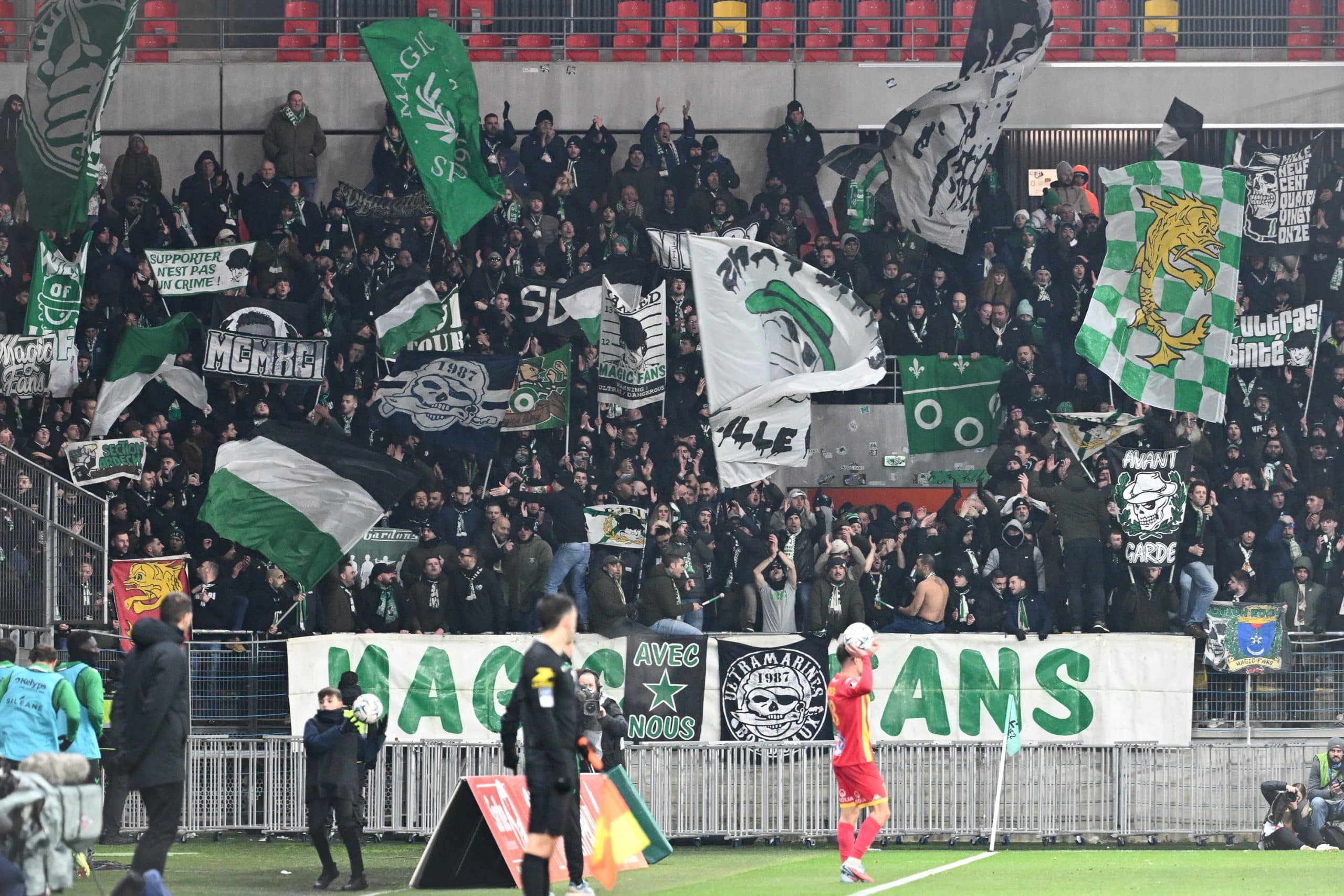 Les supporters de l'ASSE lors du déplacement au Mans.