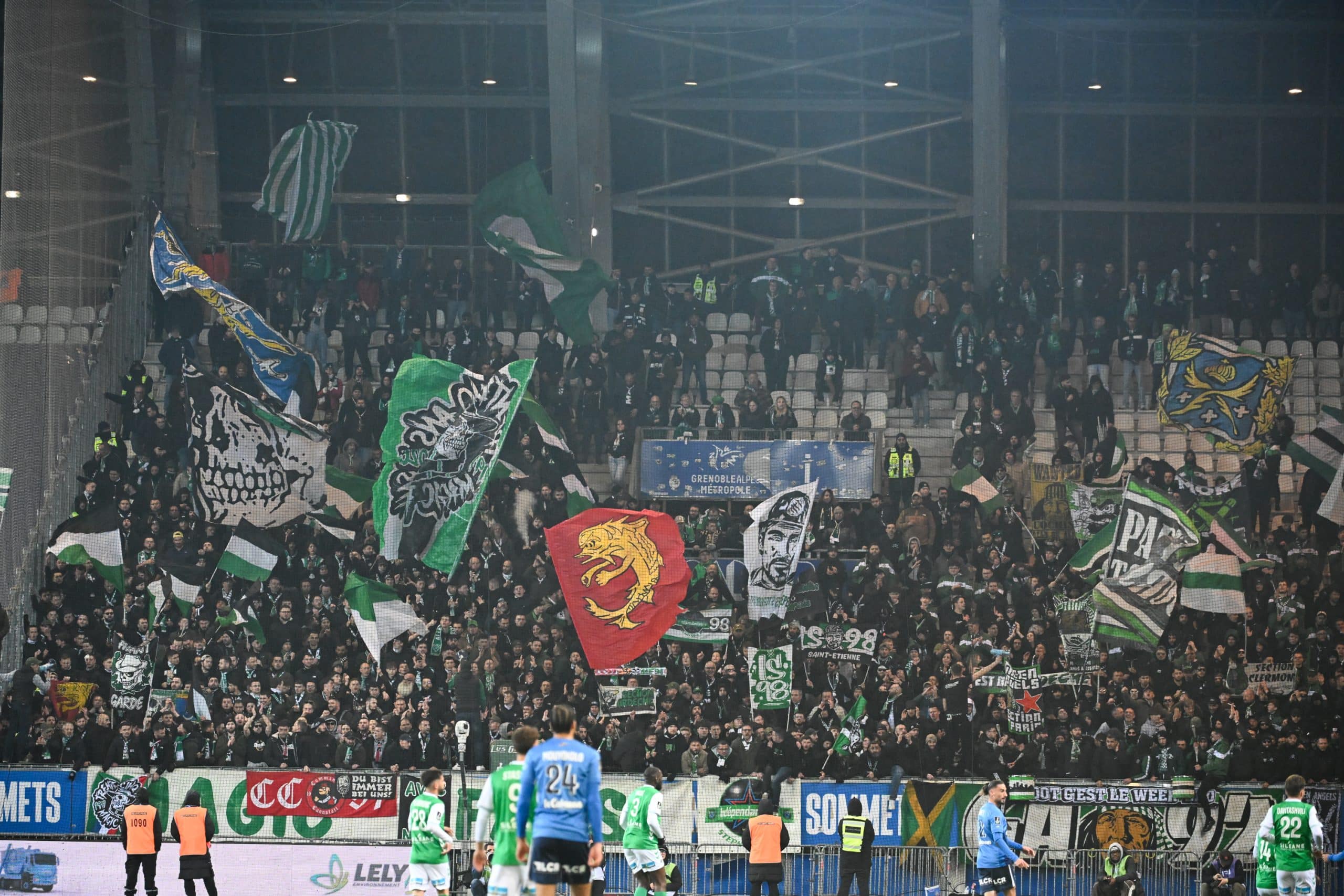 Les supporters de l'ASSE au stade des Alpes.