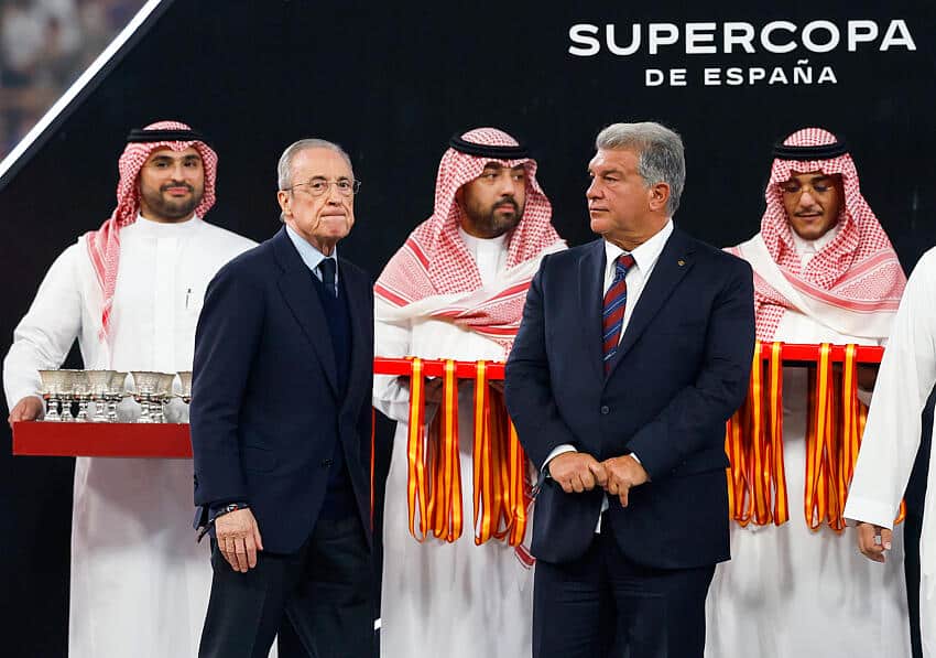 Joan Laporta (FC Barcelone) aux côtés de Florentino Pérez (Real Madrid)