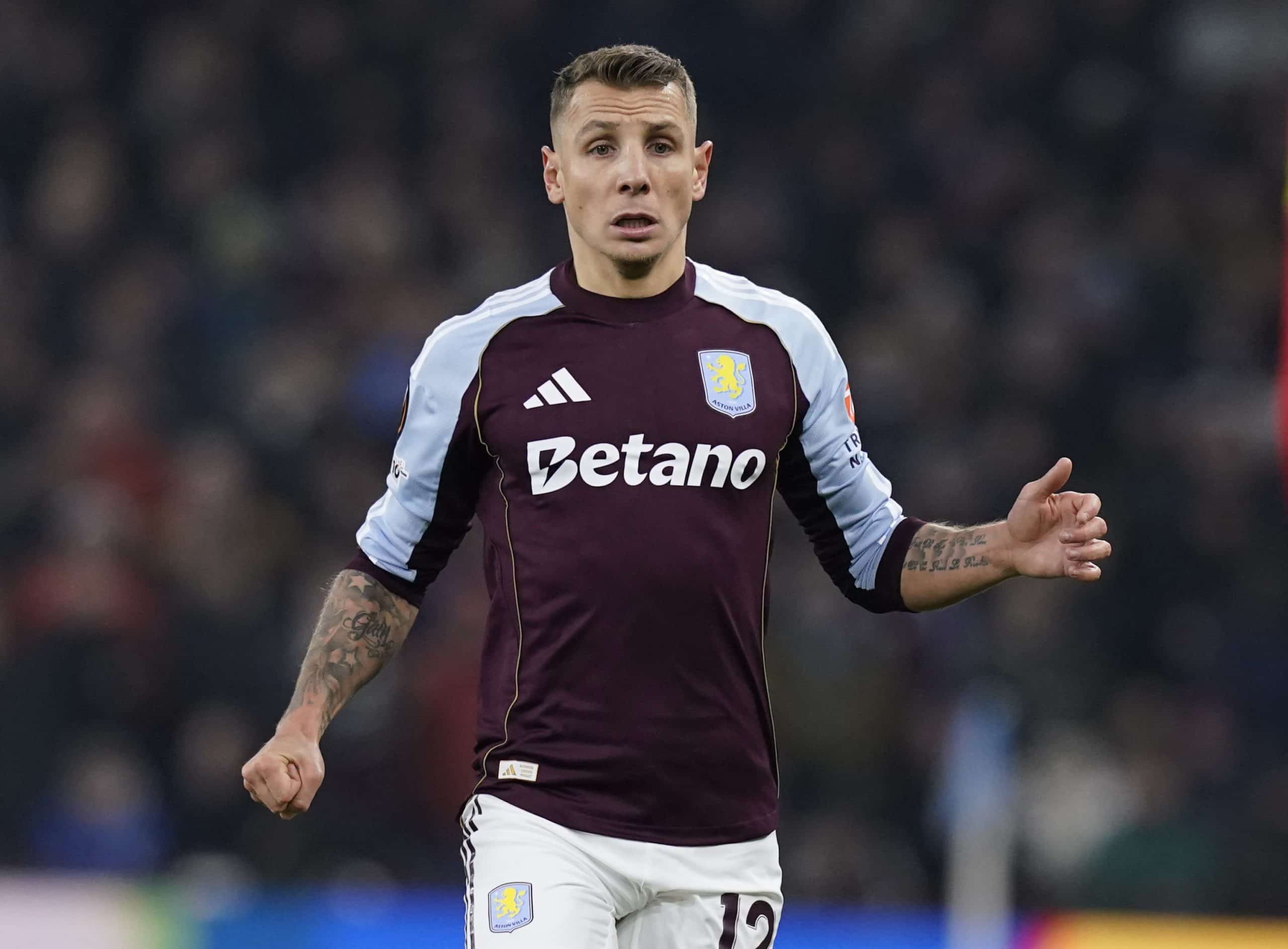 Lucas Digne sous le maillot d'Aston Villa
