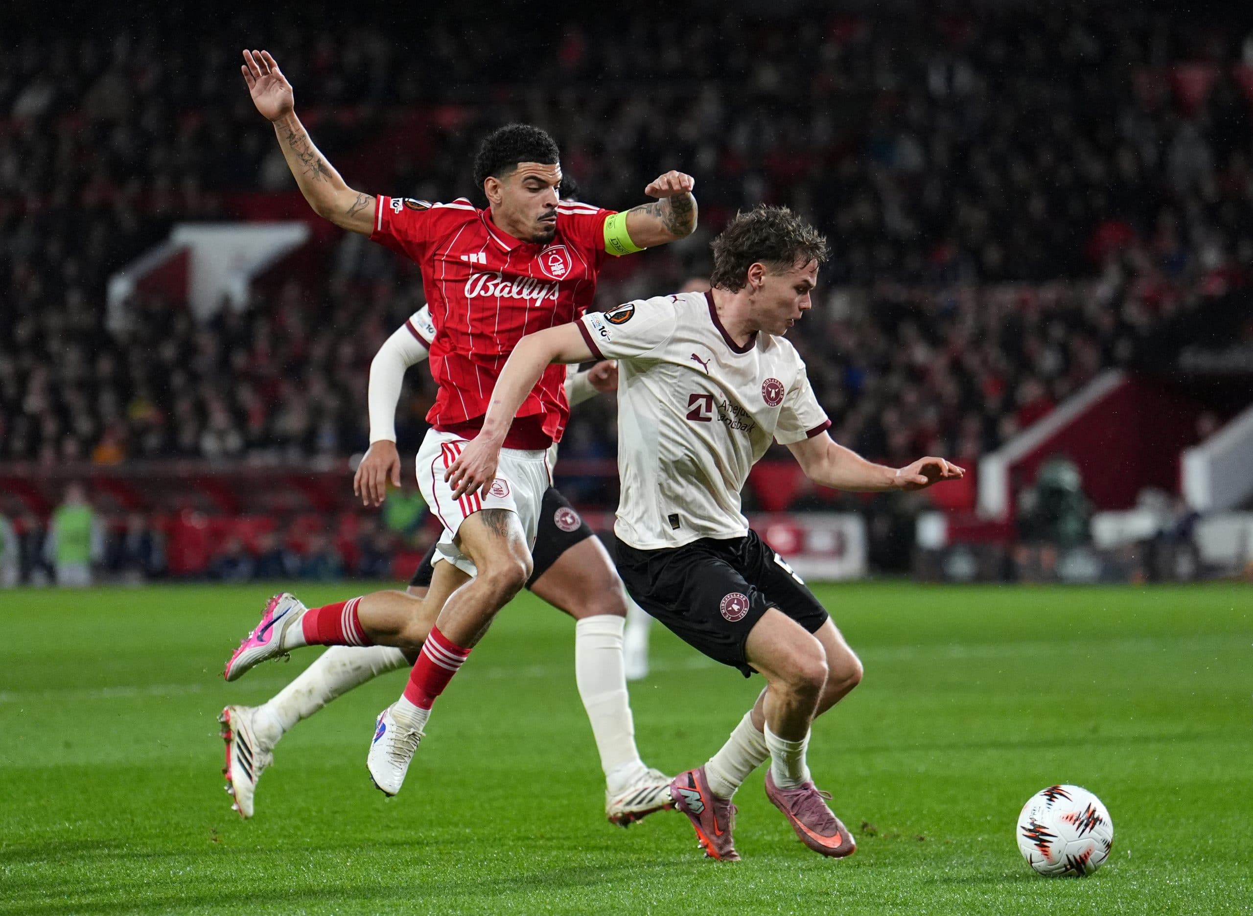 Victor Bak (à droite) sous le maillot de Midtjylland