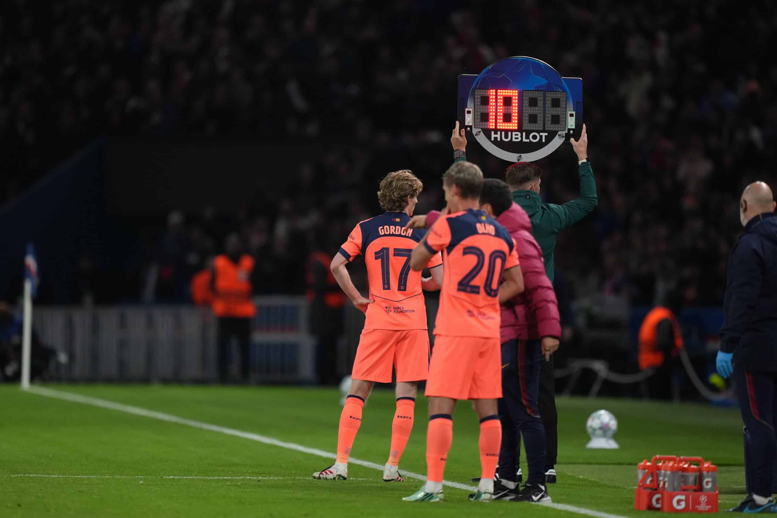 FC Barcelone : un nouveau coup dur frappe Dani Olmo avant le Clasico