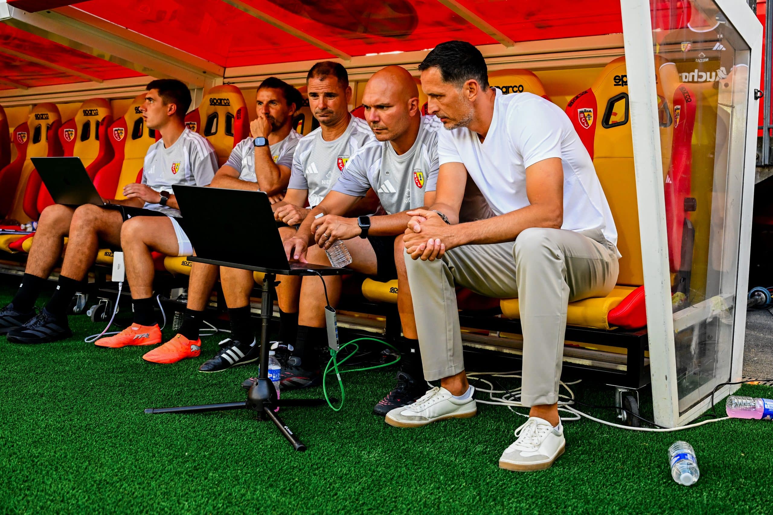 RC Lens Mercato : Toppmöller laisse la porte ouverte à de nouveaux renforts
