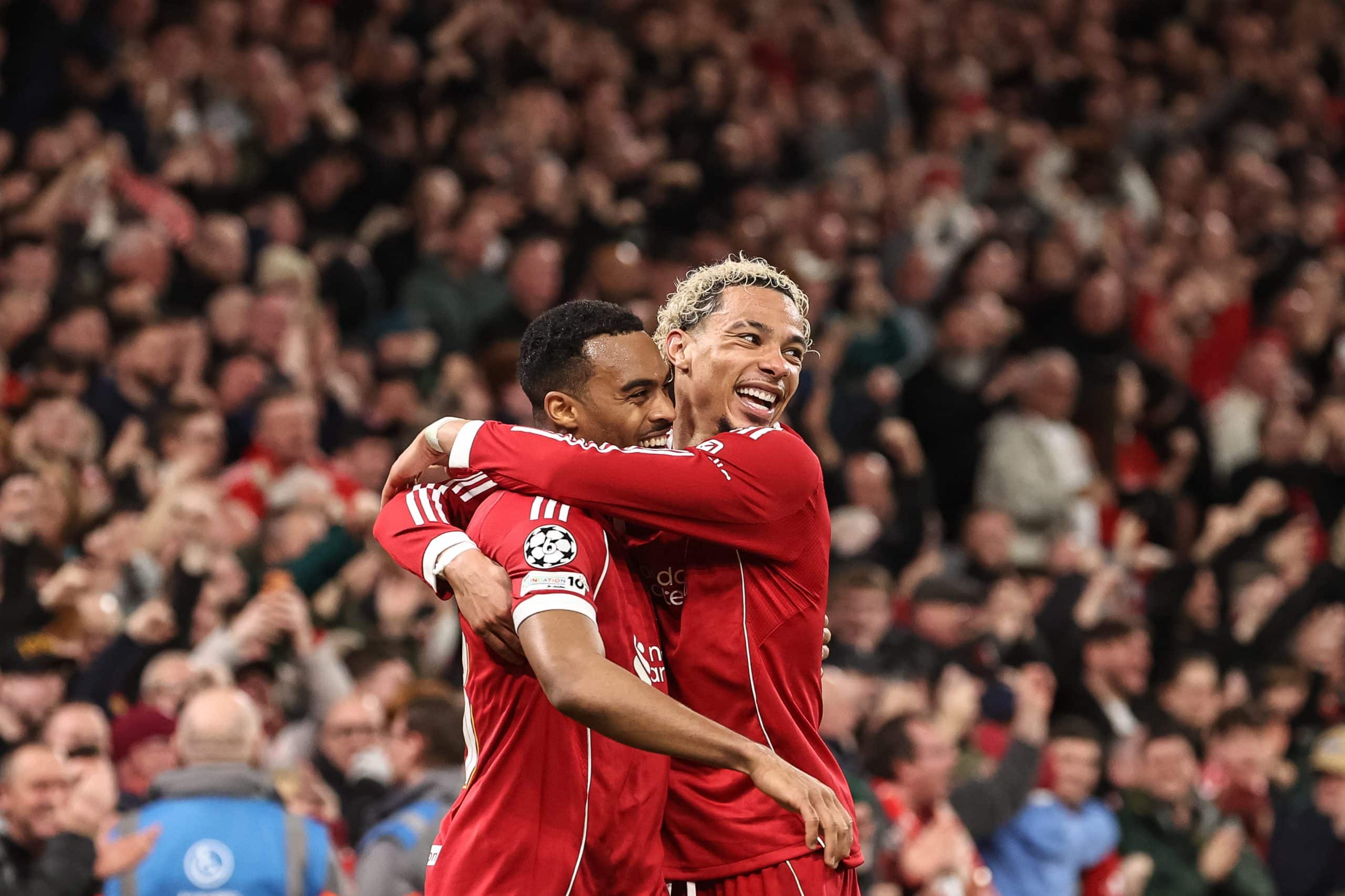 La joie de Gravenberch et Ekitiké après un but de Liverpool.