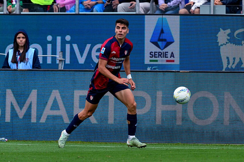 Adam Obert sous le maillot de Cagliari