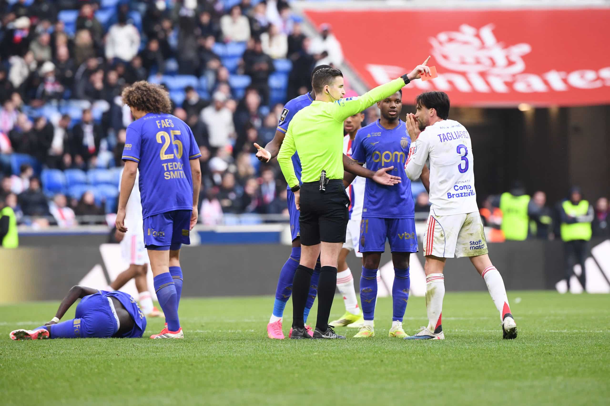 L'expulsion de Nicolas Tagliafico lors d'OL-Monaco.