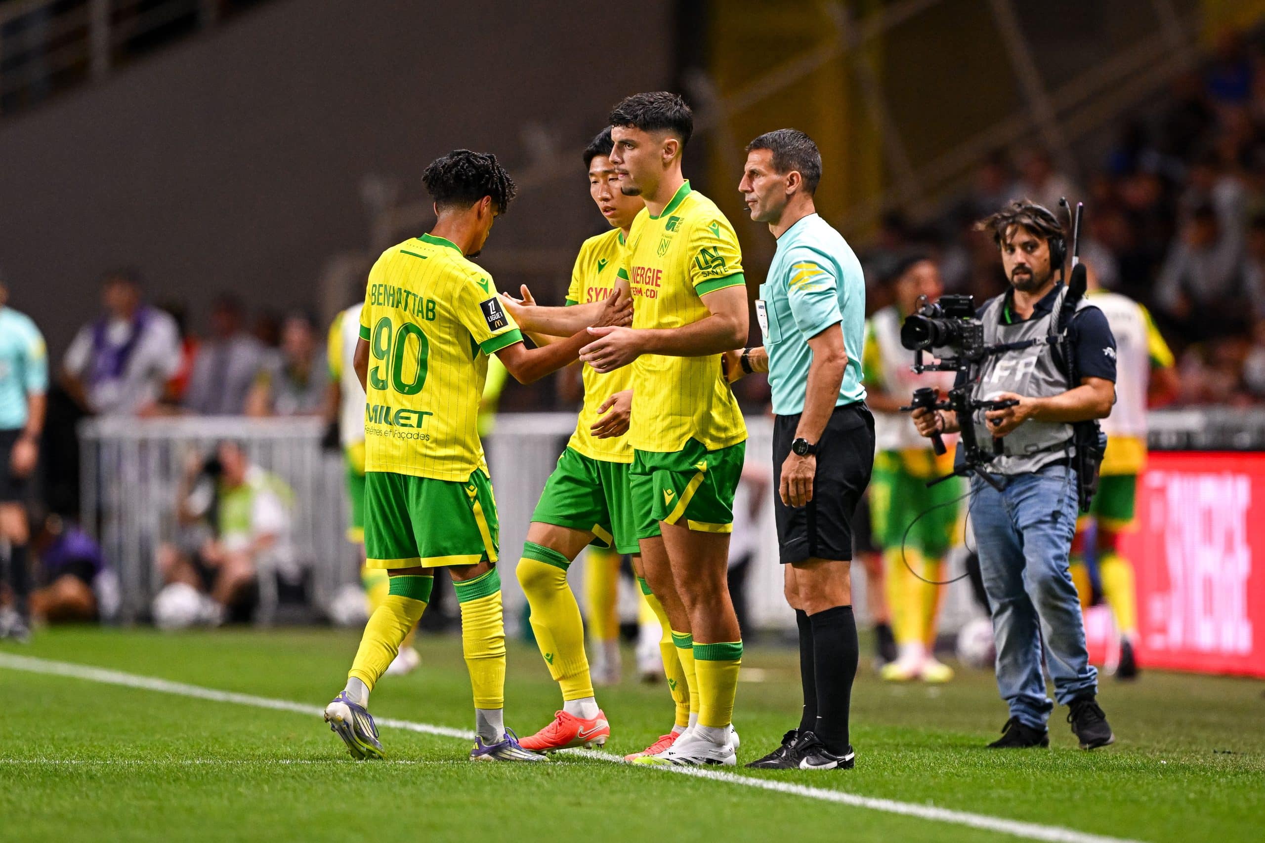 Matthis Abline aux côtés de Yassine Benhattab