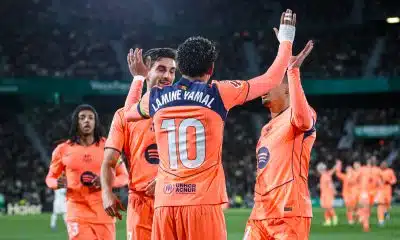 FC Barcelone : Deco cible deux indésirables à faire partir au mercato estival