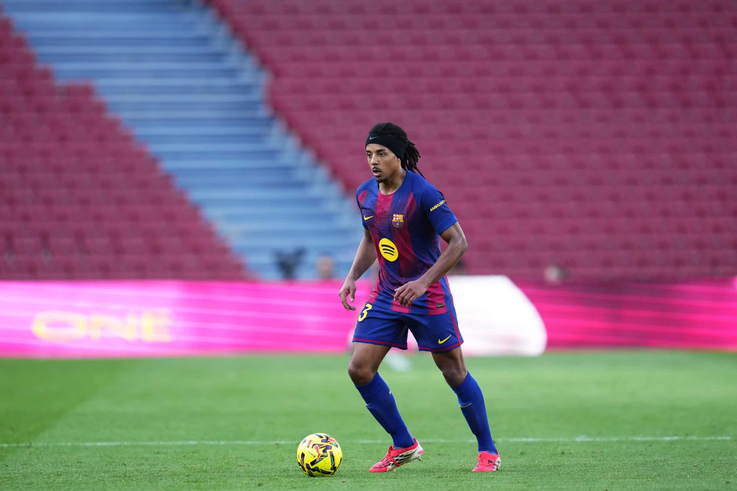 Jules Koundé en action lors du match FC Barcelone-Levante.
