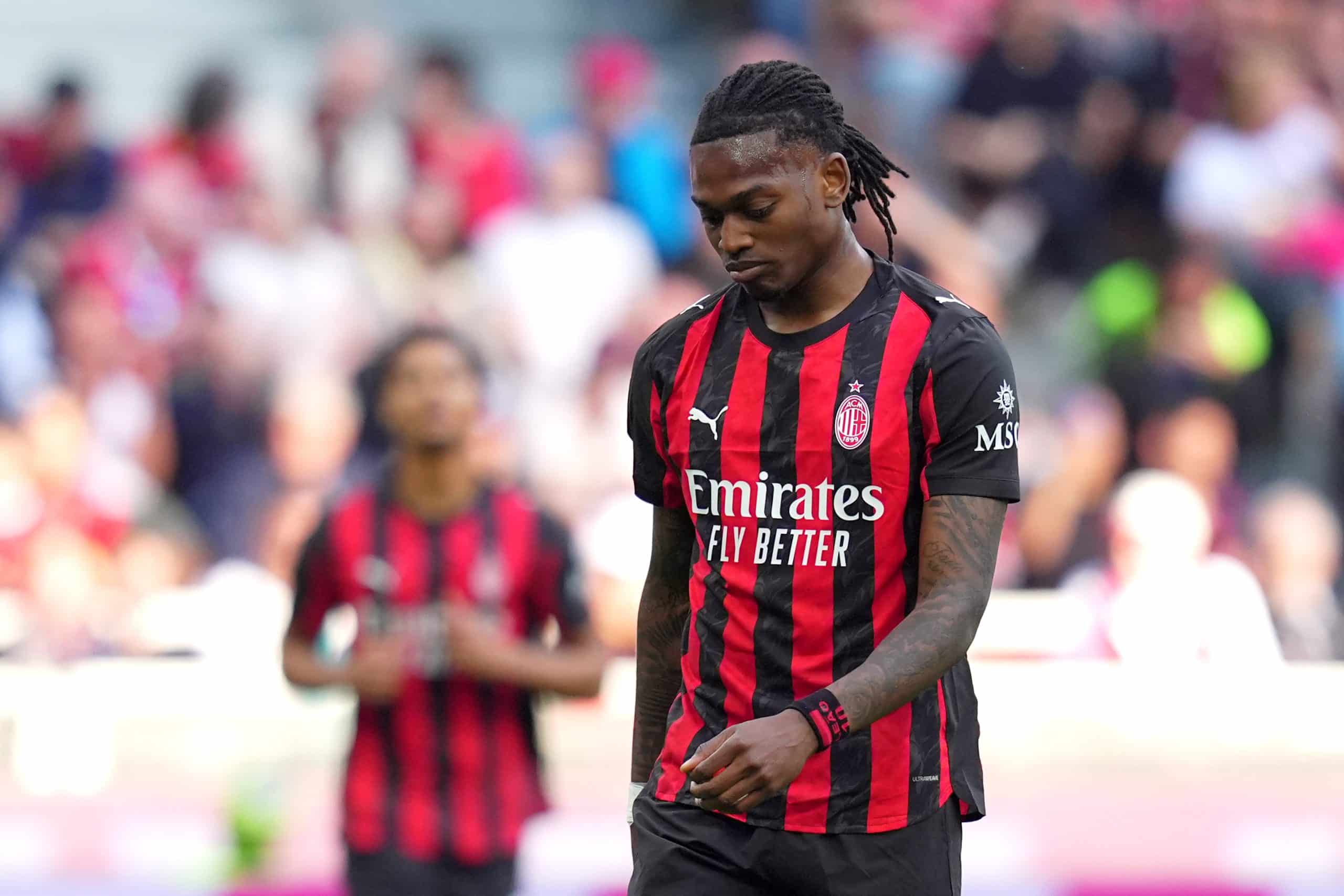 Rafael Leao déçu après une défaite de l'AC Milan.