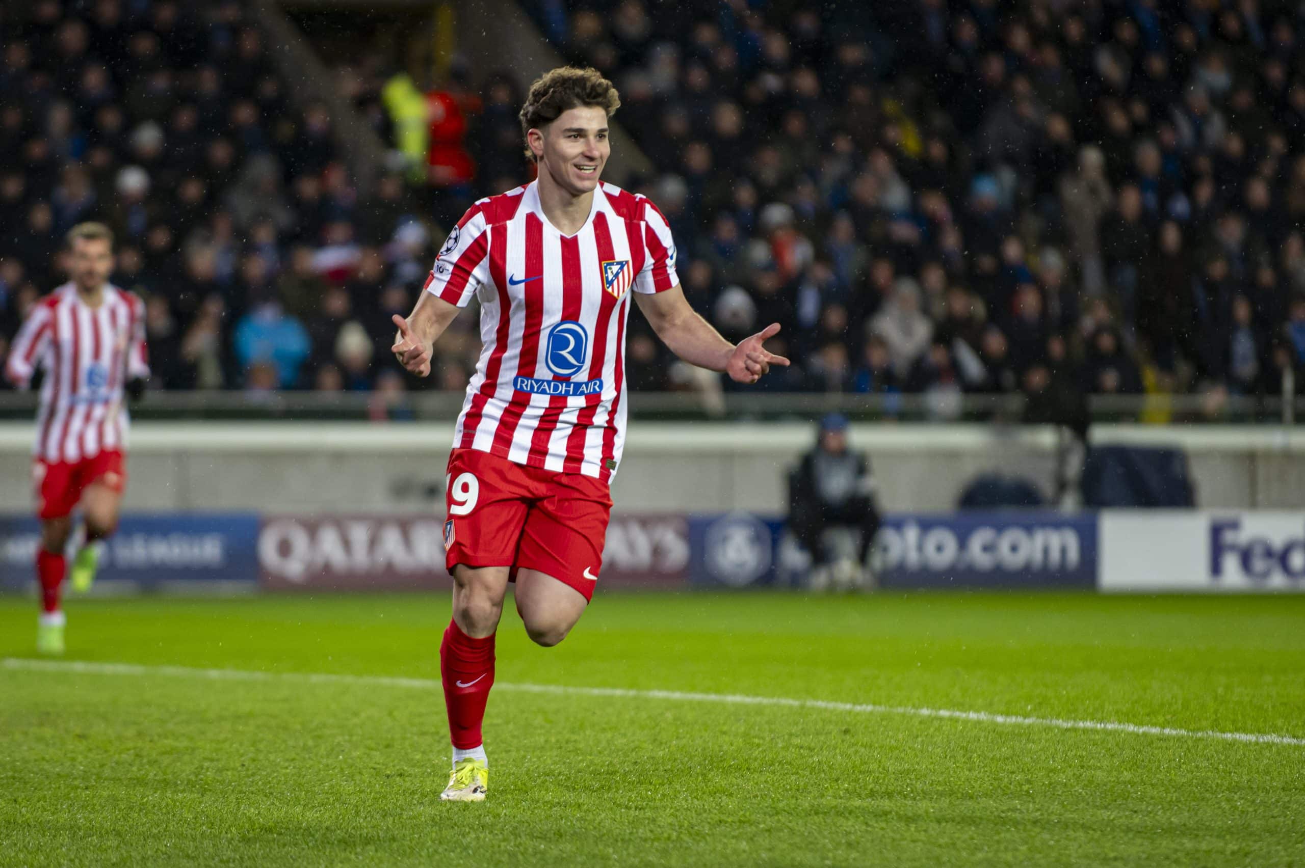 Julian Alvarez célébrant un but lors du nul de l'Atlético contre le Club Bruges.