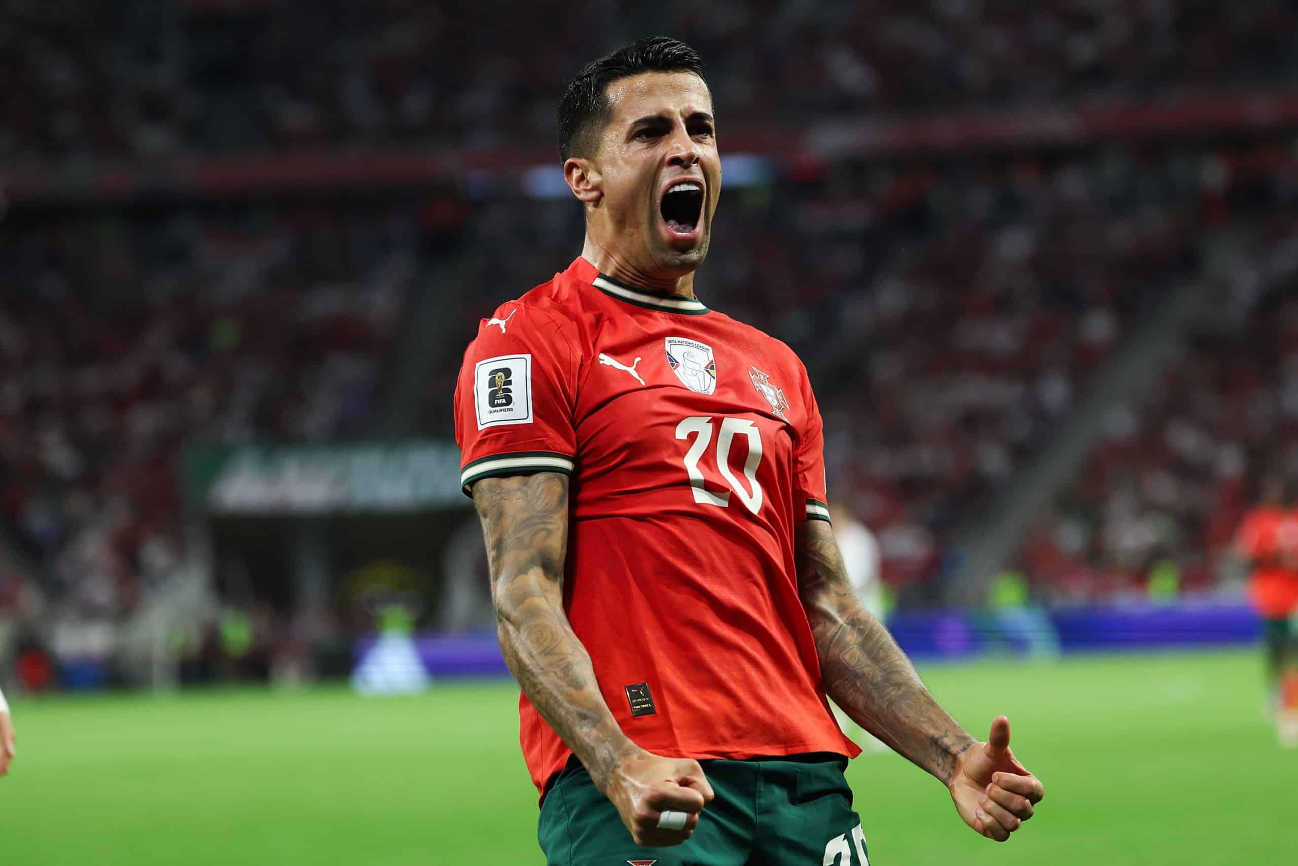 Joao Cancelo célébrant un but avec le Portugal contre la Hongrie.