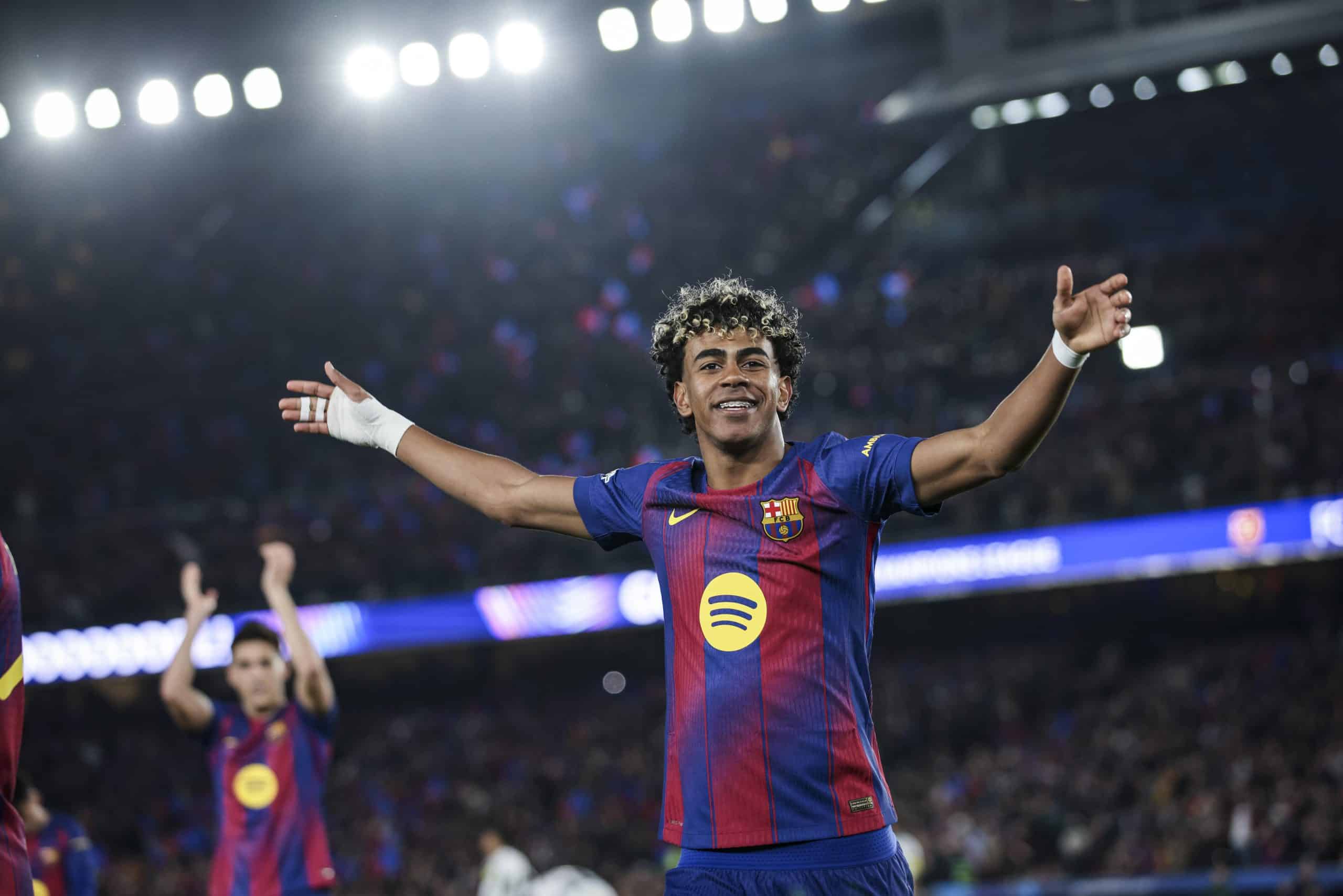 Lamine Yamal célébrant un but du FC Barcelone.