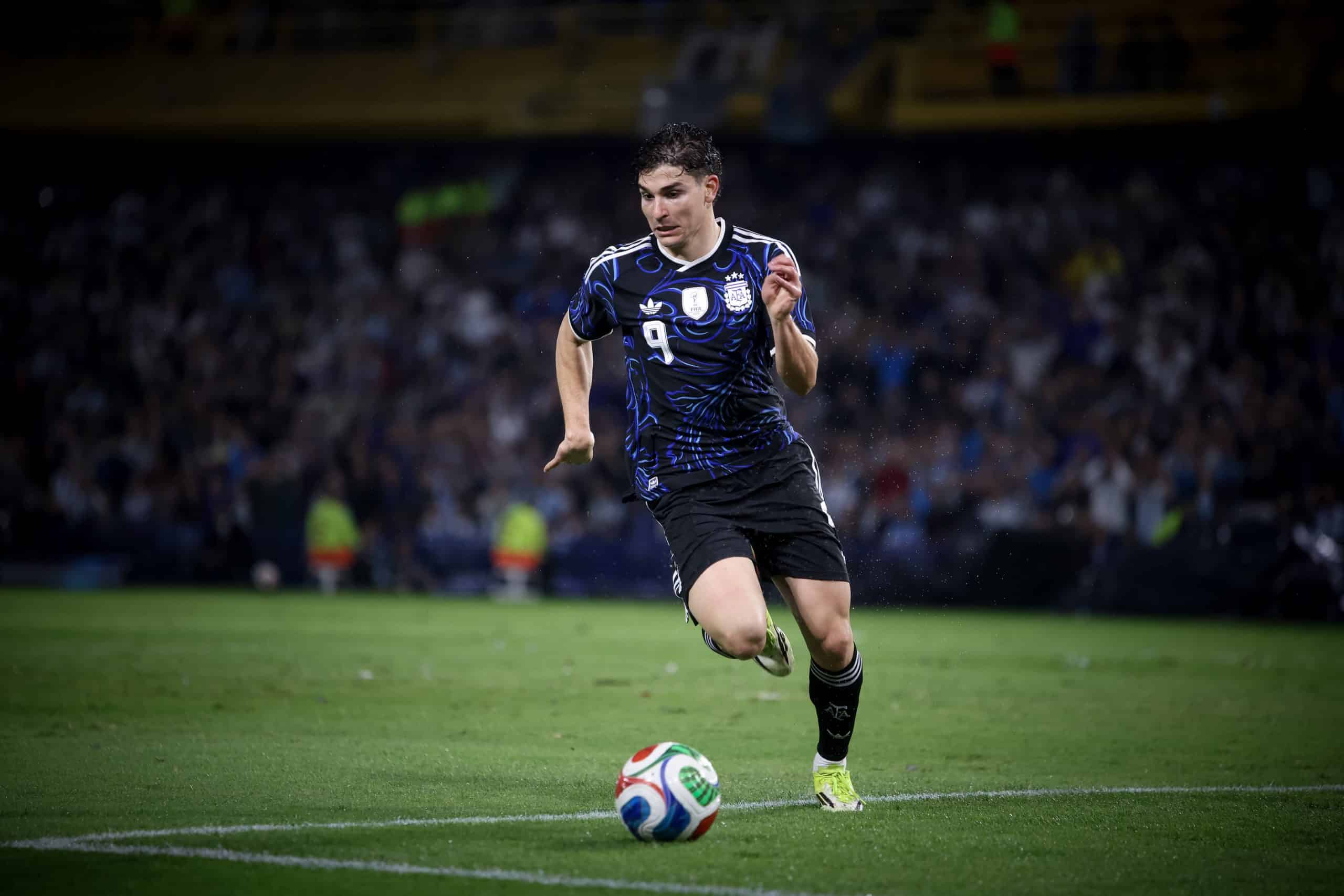 Julian Alvarez en action avec l'Argentine face à la Mauritanie.