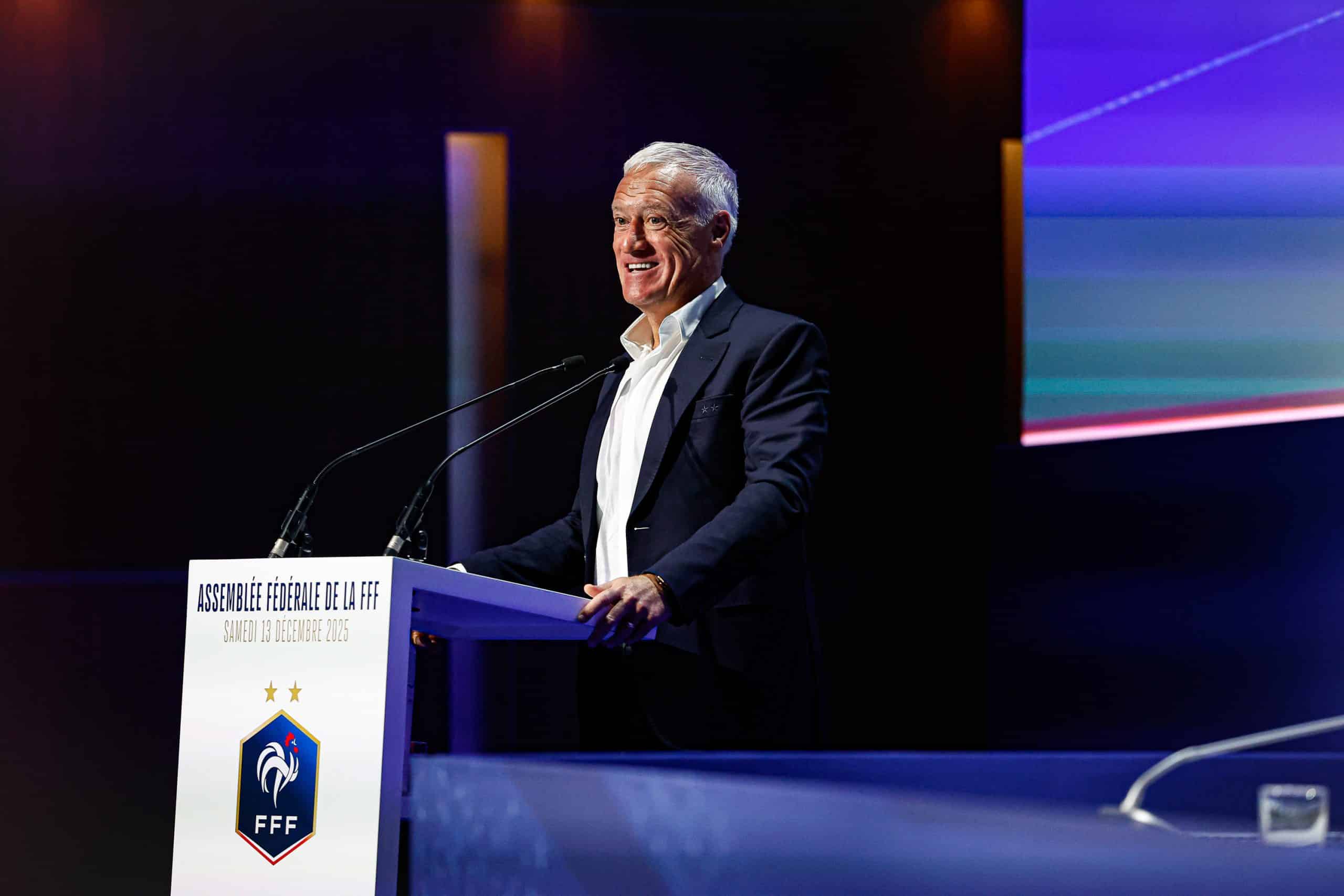 Didier Deschamps lors d'une intervention à une assemblée de la FFF.