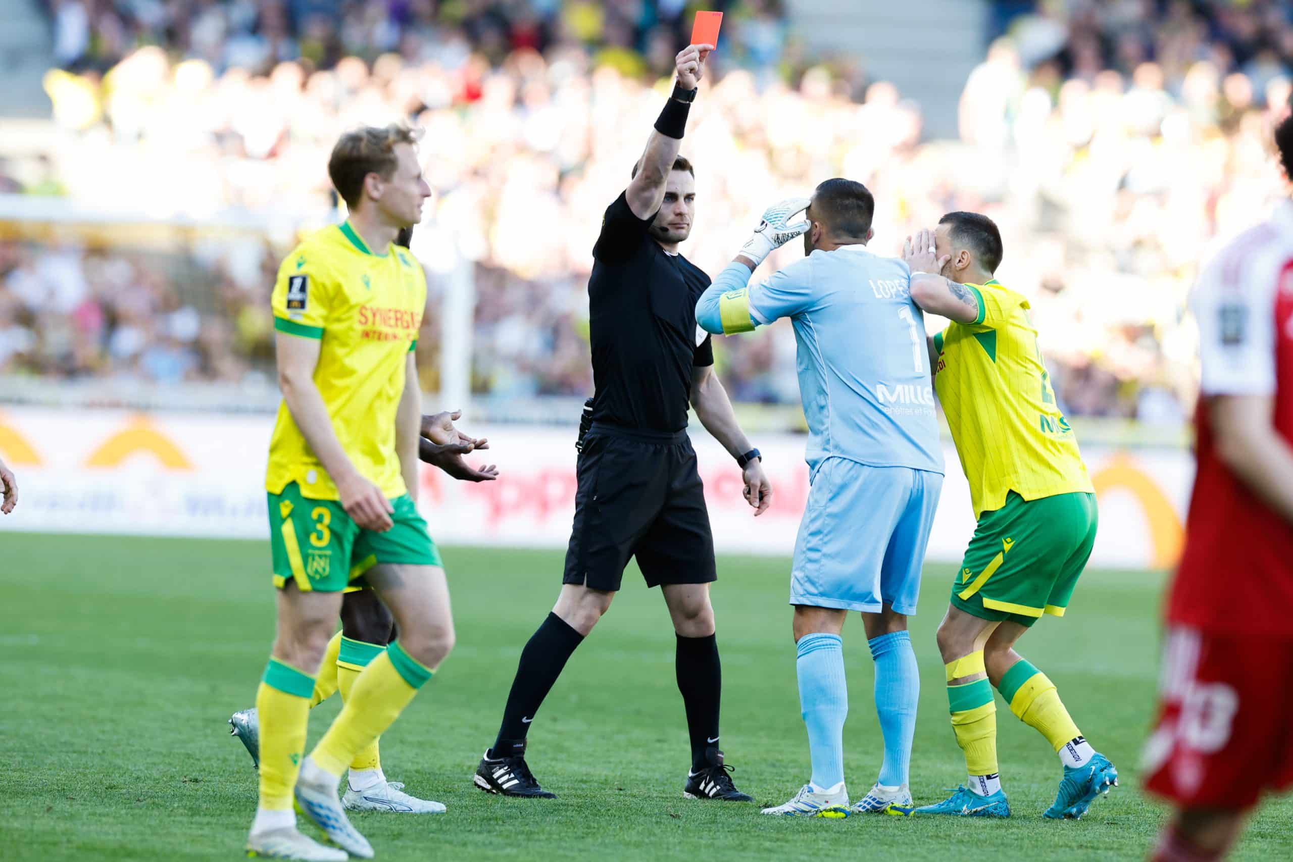 L'expulsion de Dehmaine Tabibou, dimanche, lors de Nantes-Brest.