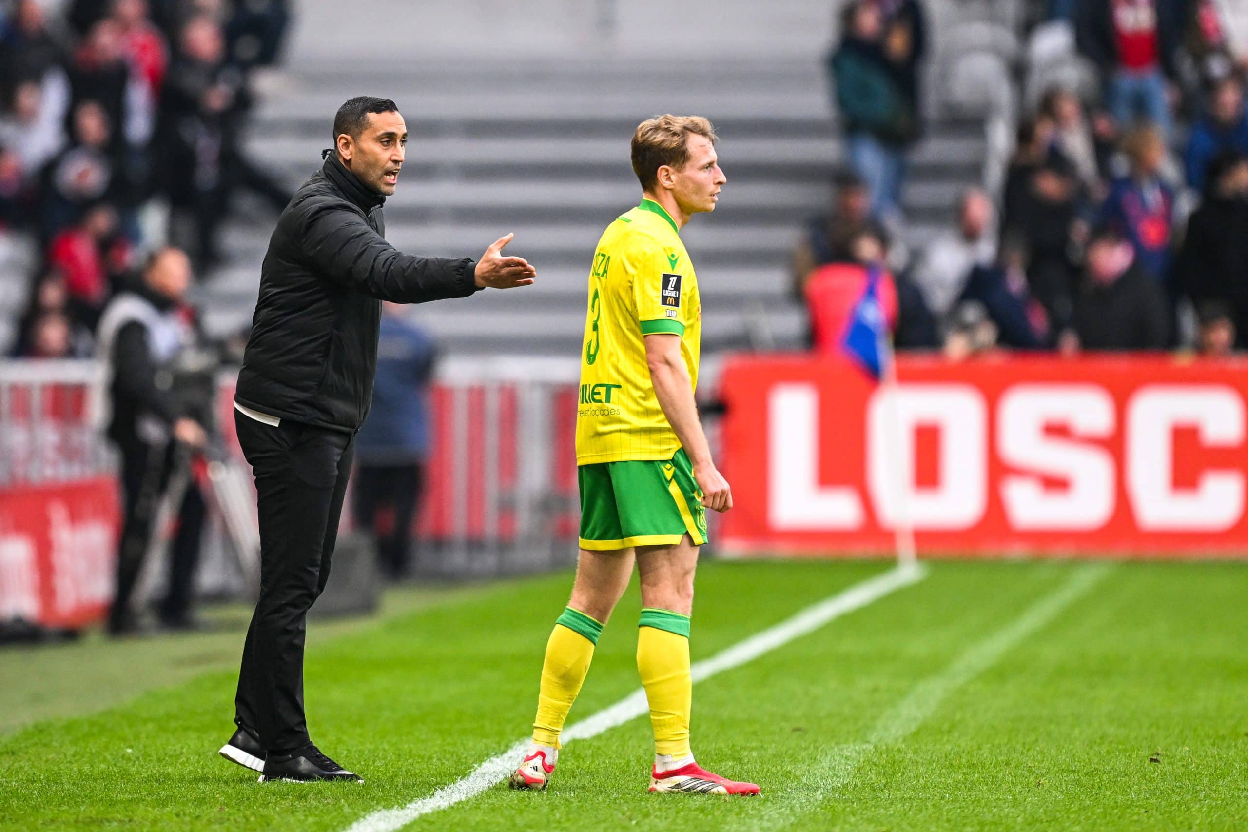 Ahmed Kantari donnant des instructions à Nicolas Cozza lors de Lille-Nantes.