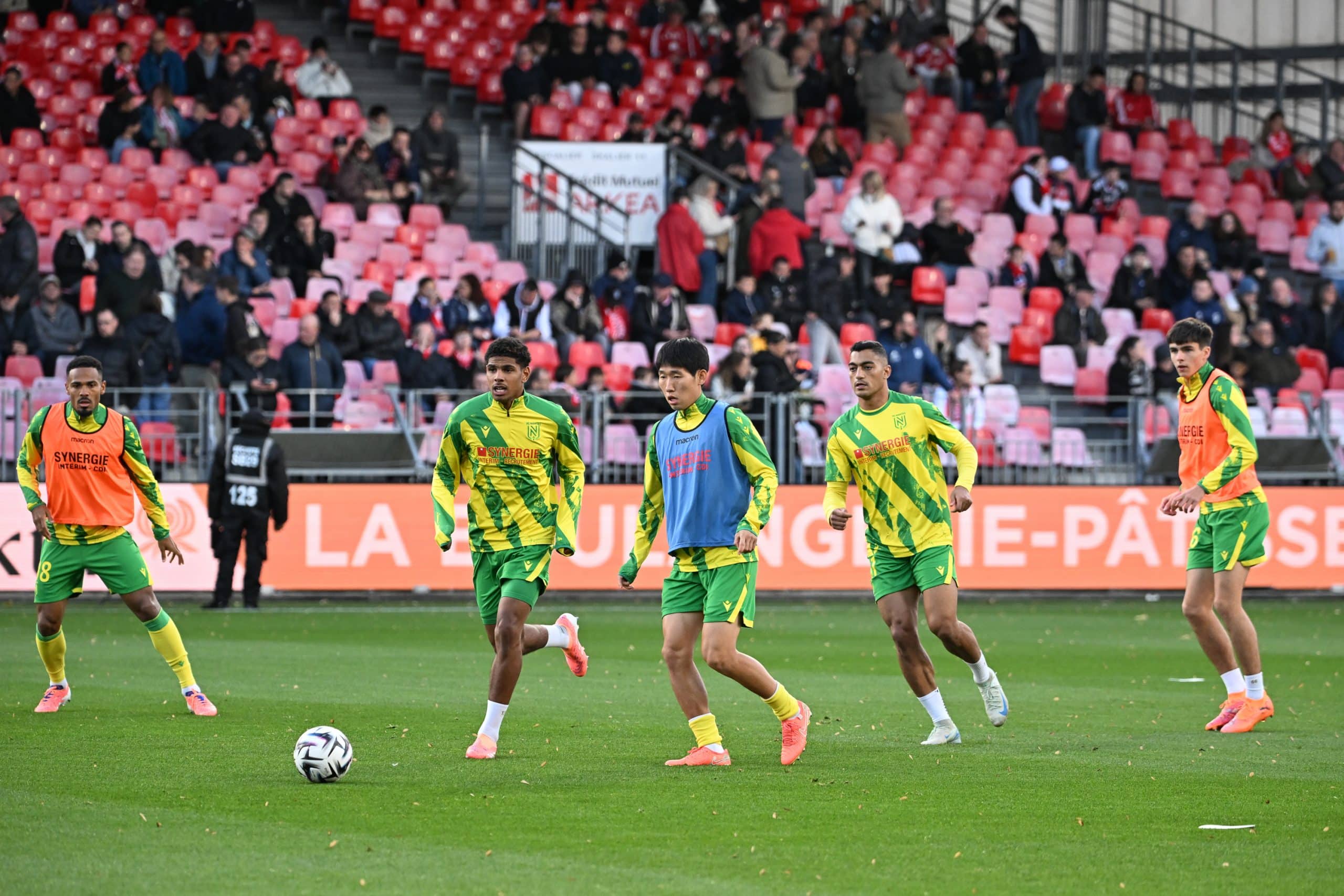 Hong Hyun-seok à l'échauffement avant Brest-Nantes.