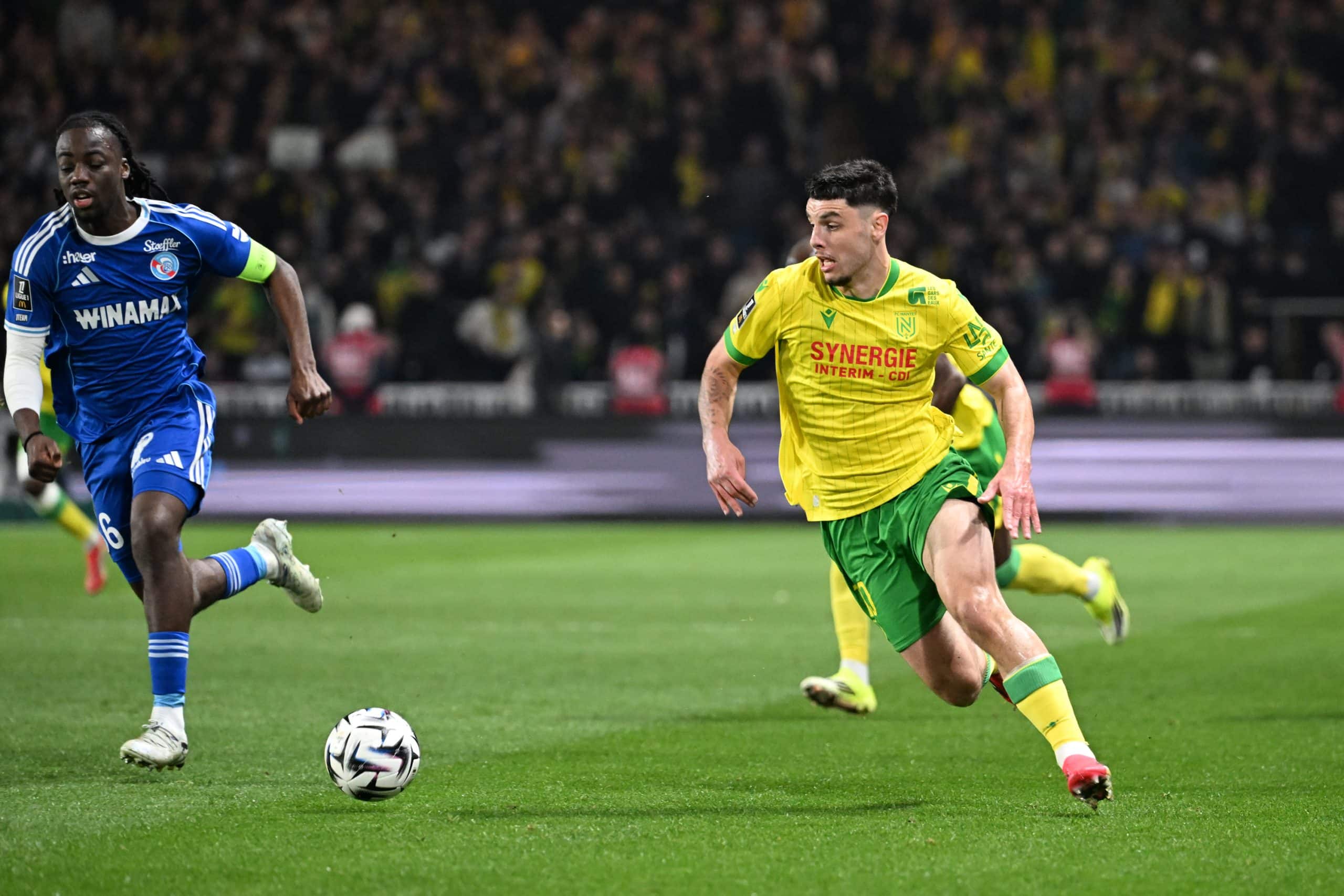 Matthis Abline en plein débordement contre Strasbourg.