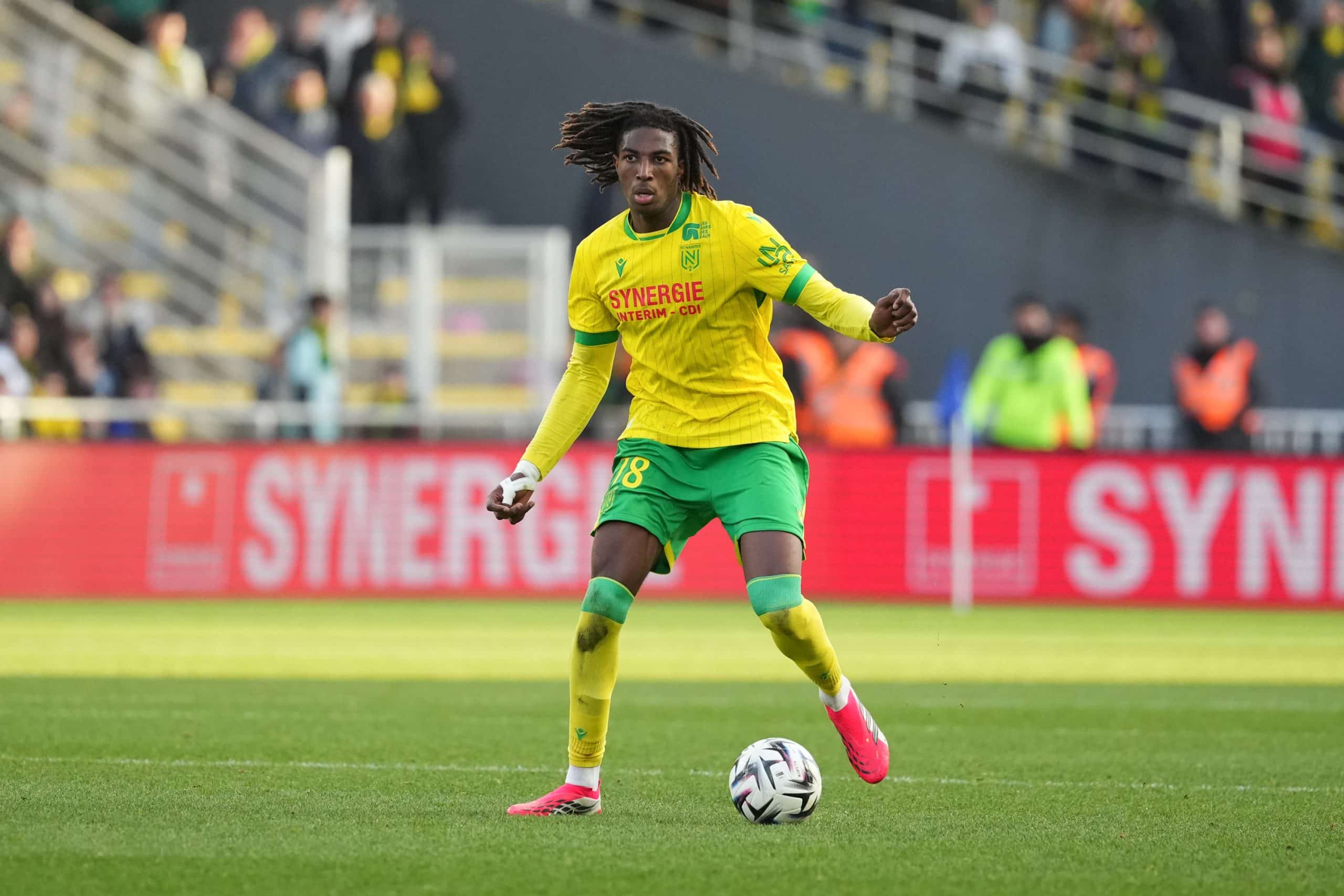 Tylel Tati en action lors du match entre le FC Nantes et l'OGC Nice.