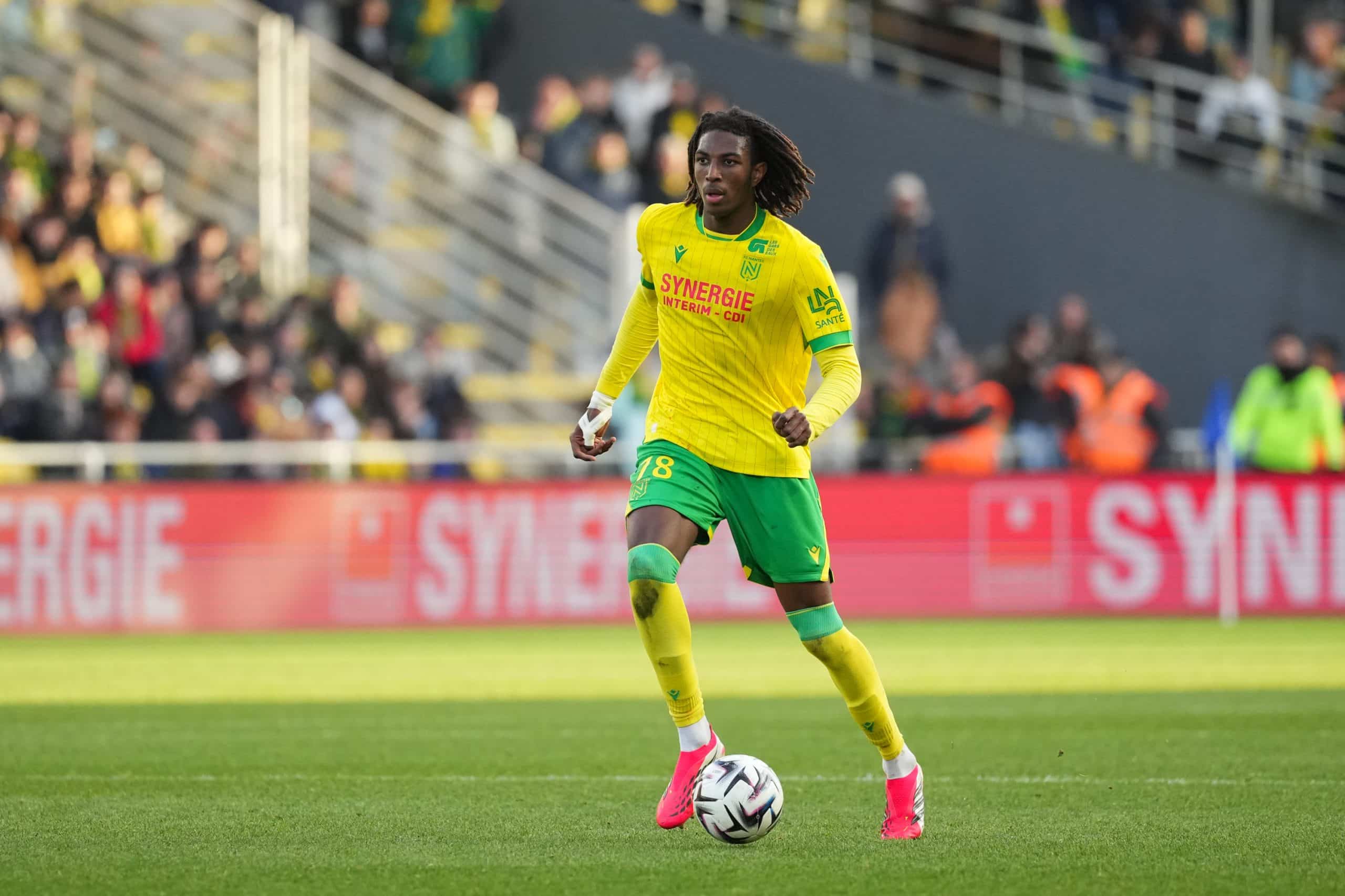 Tylel Tati avec le ballon lors d'un match à la Beaujoire.